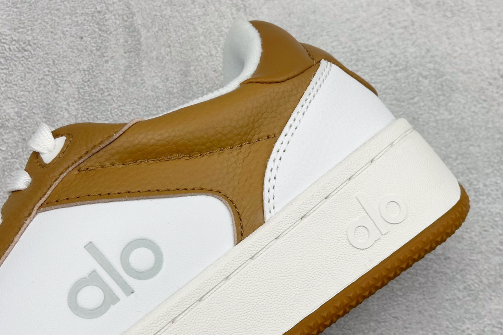 福利特价Alo Yoga Recovery Mode 人气单品 舒适简约防滑耐磨低帮休闲板鞋#Alo Y