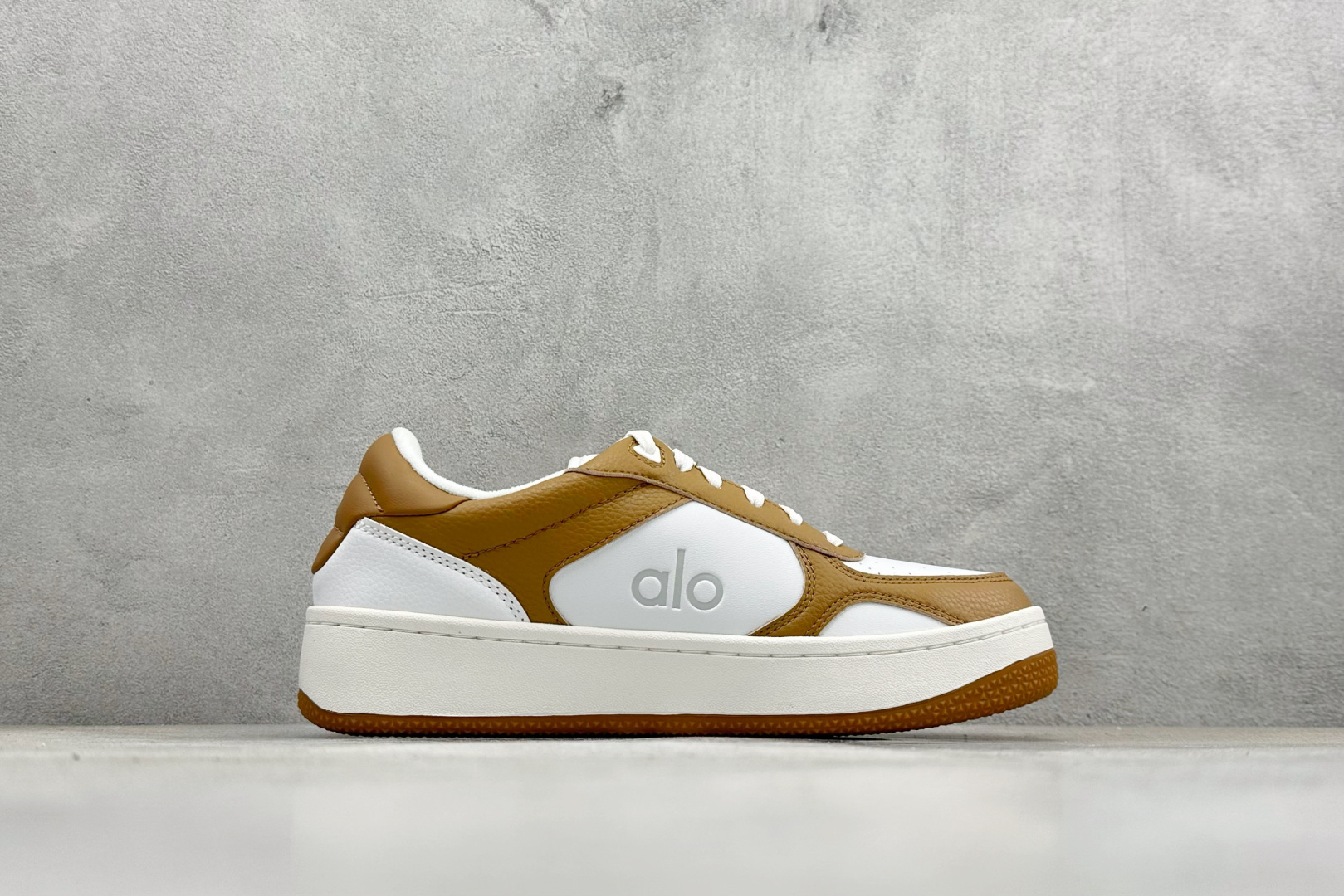 福利特价Alo Yoga Recovery Mode 人气单品 舒适简约防滑耐磨低帮休闲板鞋#Alo Y