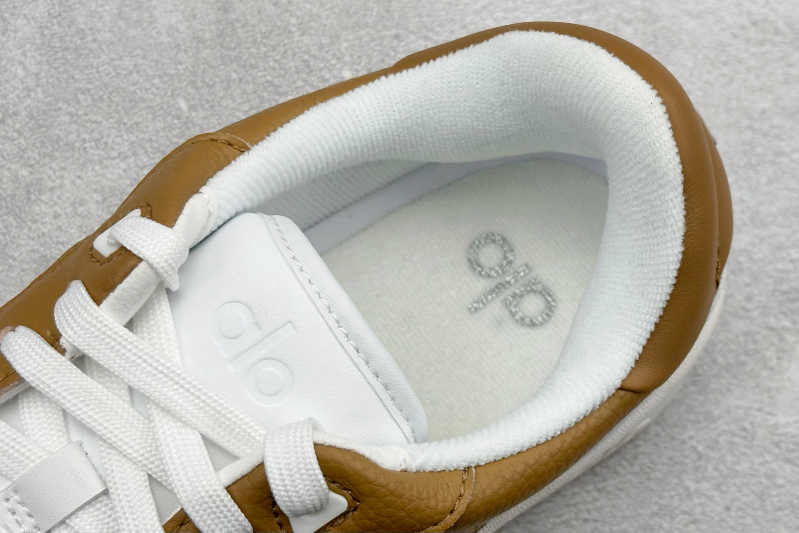 福利特价Alo Yoga Recovery Mode 人气单品 舒适简约防滑耐磨低帮休闲板鞋#Alo Y