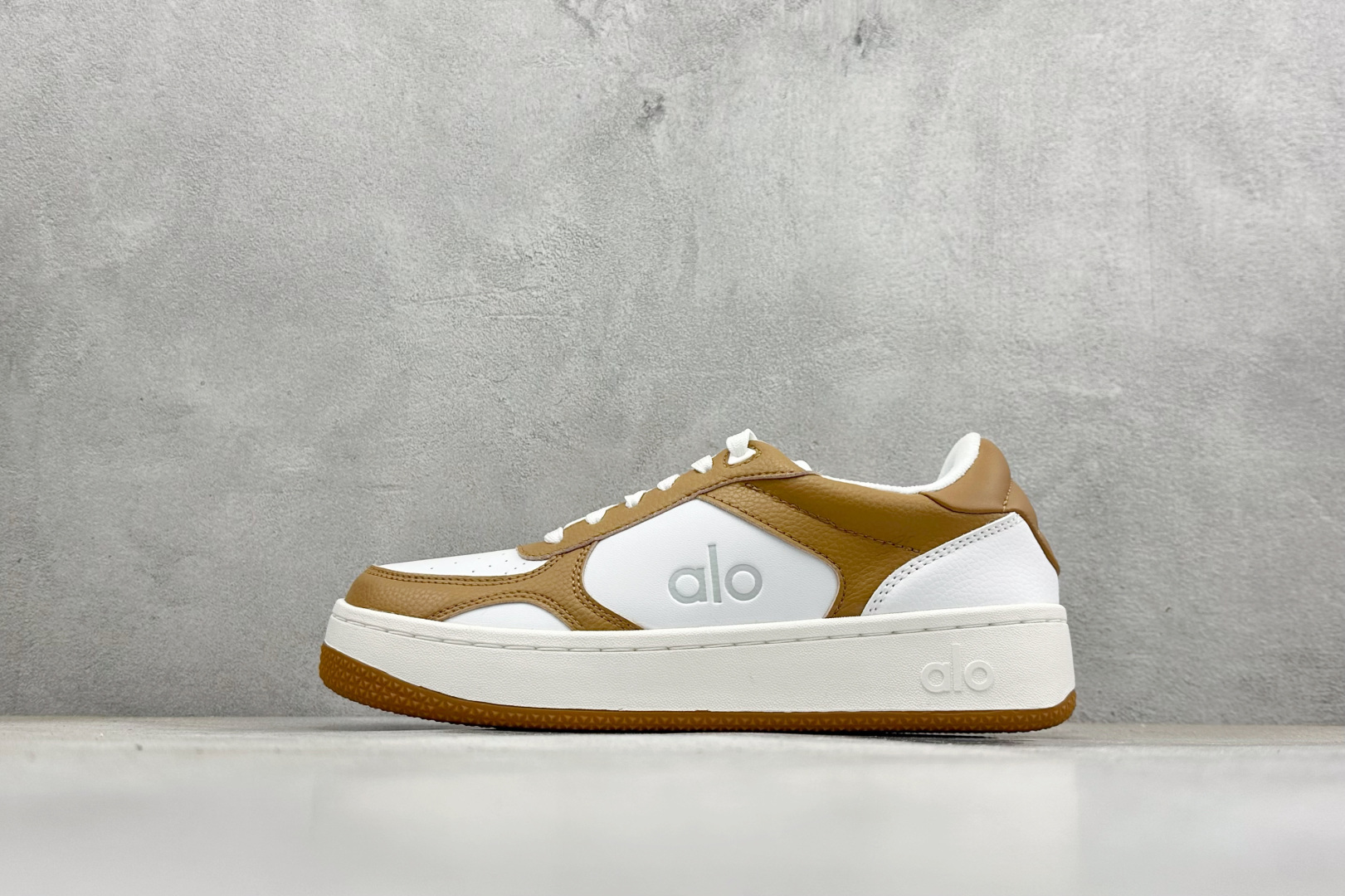 福利特价Alo Yoga Recovery Mode 人气单品 舒适简约防滑耐磨低帮休闲板鞋#Alo Y