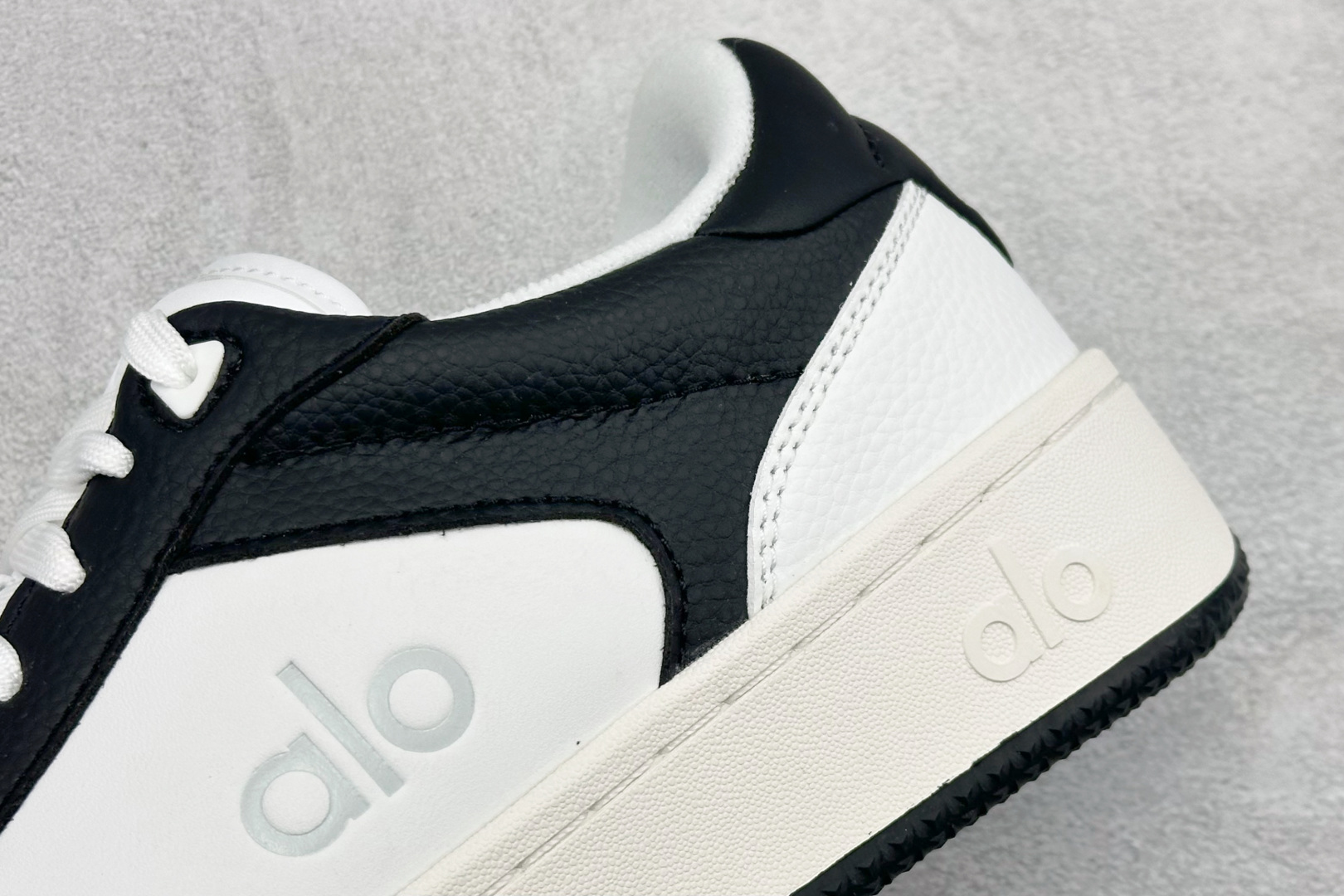 福利特价Alo Yoga Recovery Mode 人气单品 舒适简约防滑耐磨低帮休闲板鞋#Alo Y