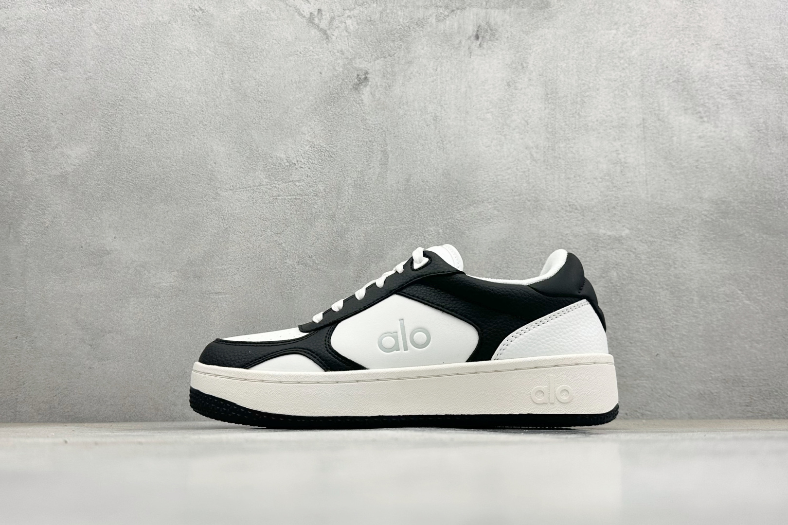 福利特价Alo Yoga Recovery Mode 人气单品 舒适简约防滑耐磨低帮休闲板鞋#Alo Y