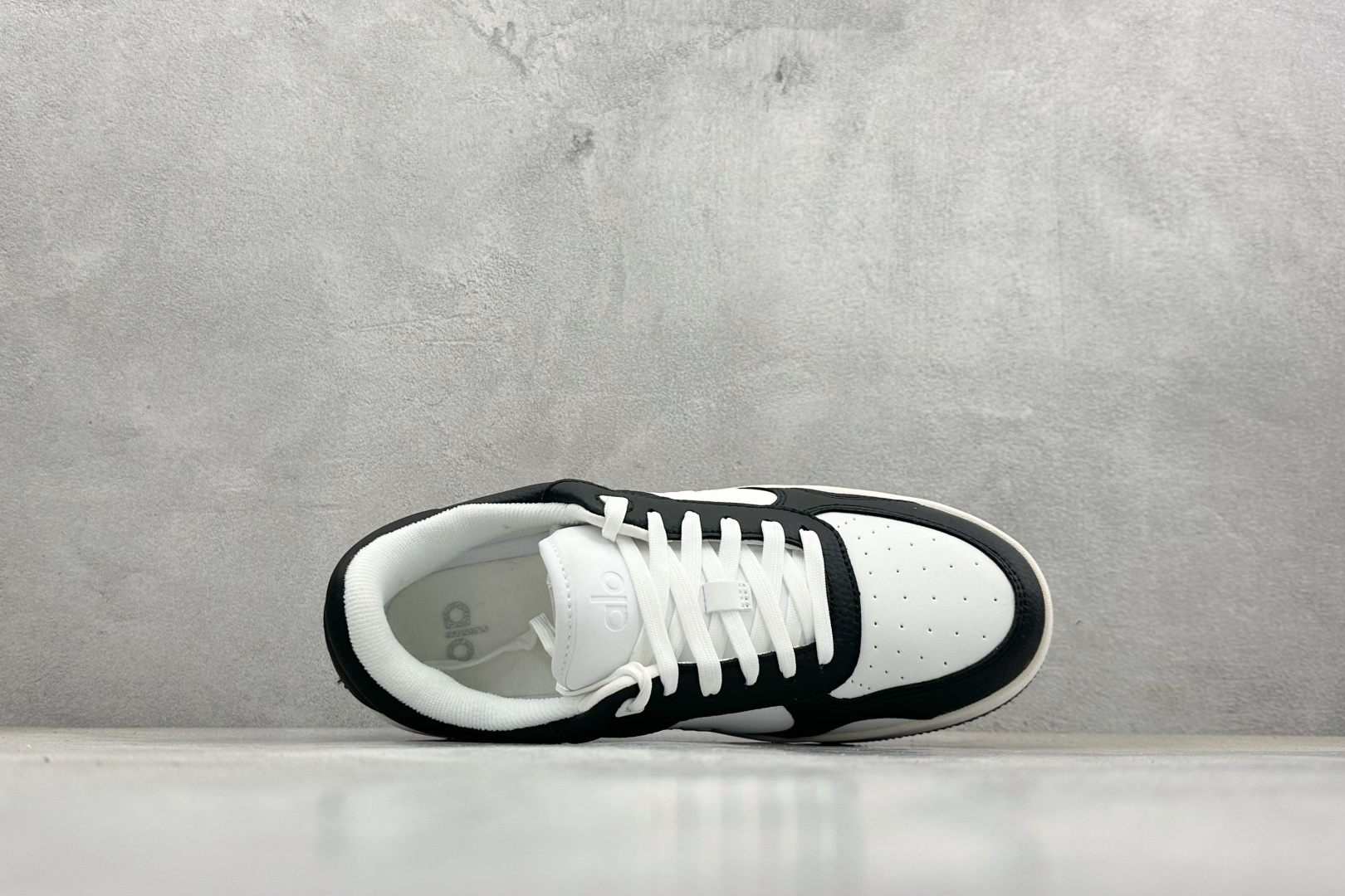 福利特价Alo Yoga Recovery Mode 人气单品 舒适简约防滑耐磨低帮休闲板鞋#Alo Y