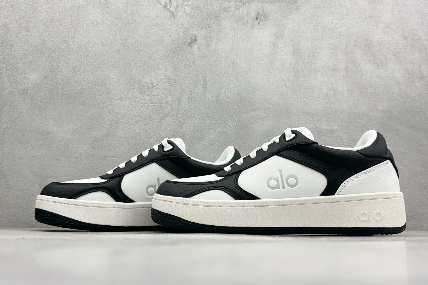 福利特价Alo Yoga Recovery Mode 人气单品 舒适简约防滑耐磨低帮休闲板鞋#Alo Y