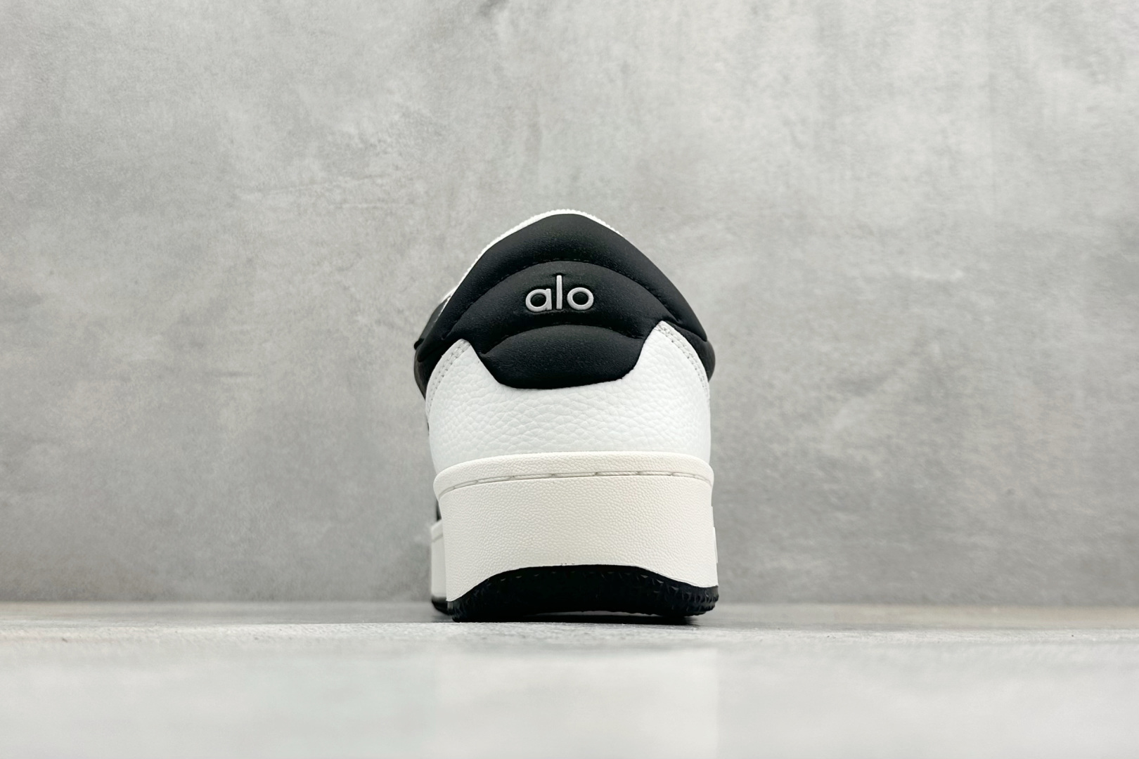 福利特价Alo Yoga Recovery Mode 人气单品 舒适简约防滑耐磨低帮休闲板鞋#Alo Y