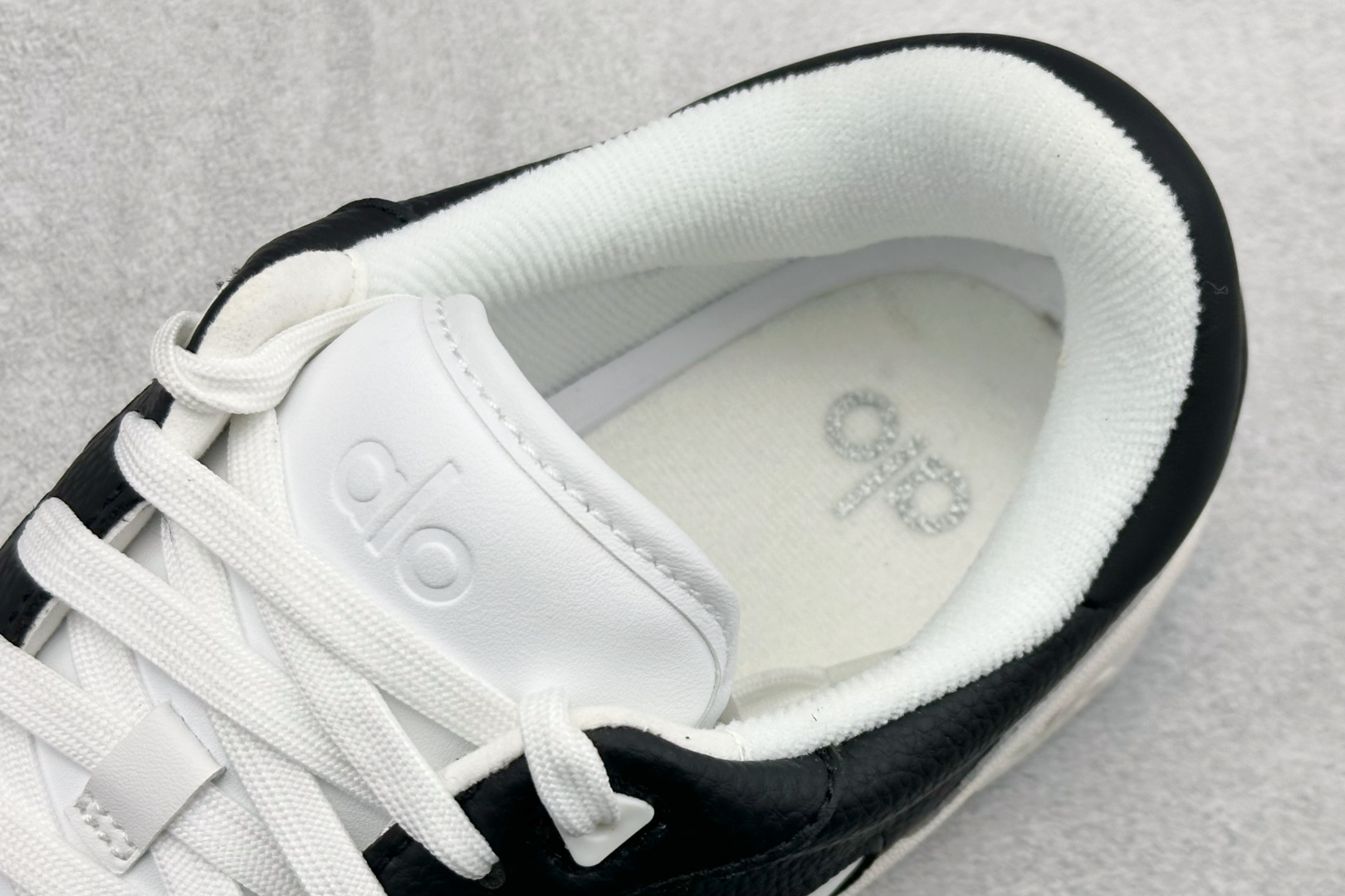 福利特价Alo Yoga Recovery Mode 人气单品 舒适简约防滑耐磨低帮休闲板鞋#Alo Y