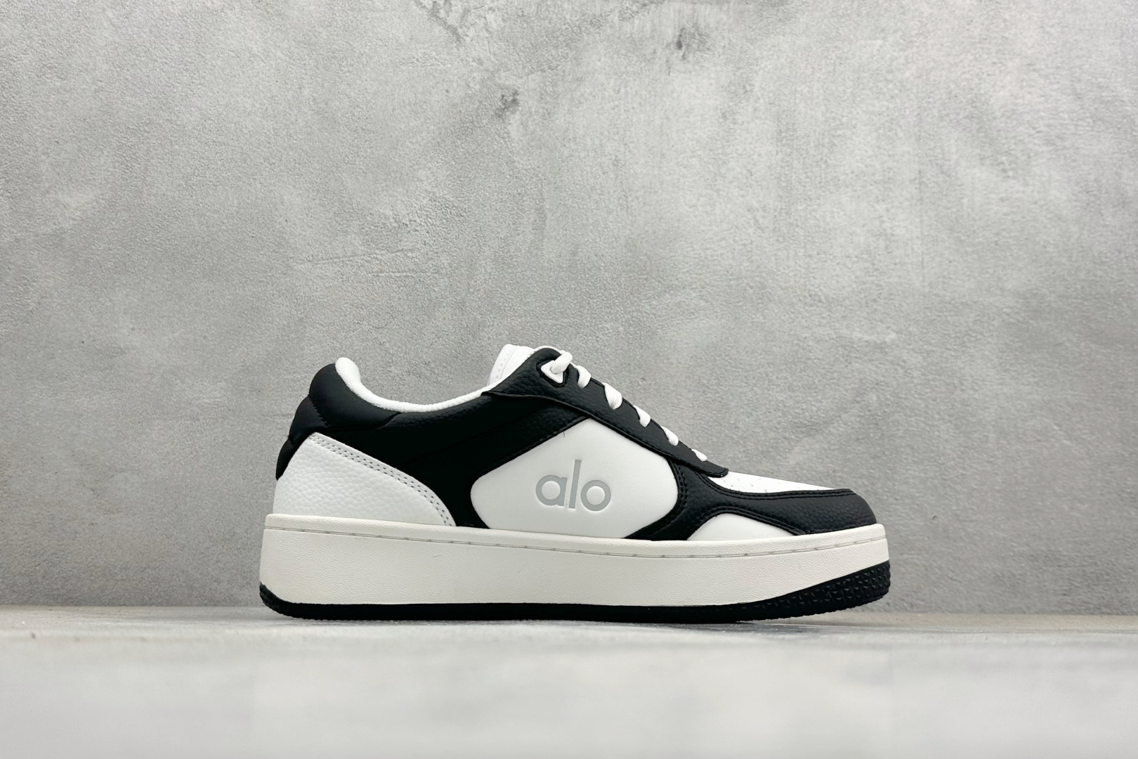 福利特价Alo Yoga Recovery Mode 人气单品 舒适简约防滑耐磨低帮休闲板鞋#Alo Y