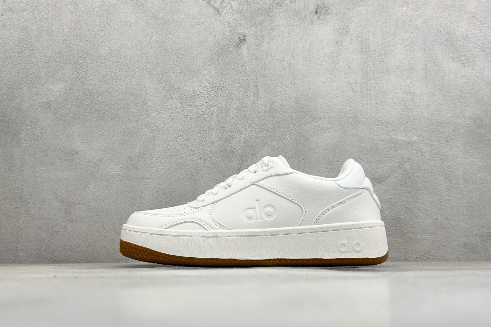 福利特价Alo Yoga Recovery Mode 人气单品 舒适简约防滑耐磨低帮休闲板鞋#Alo Y