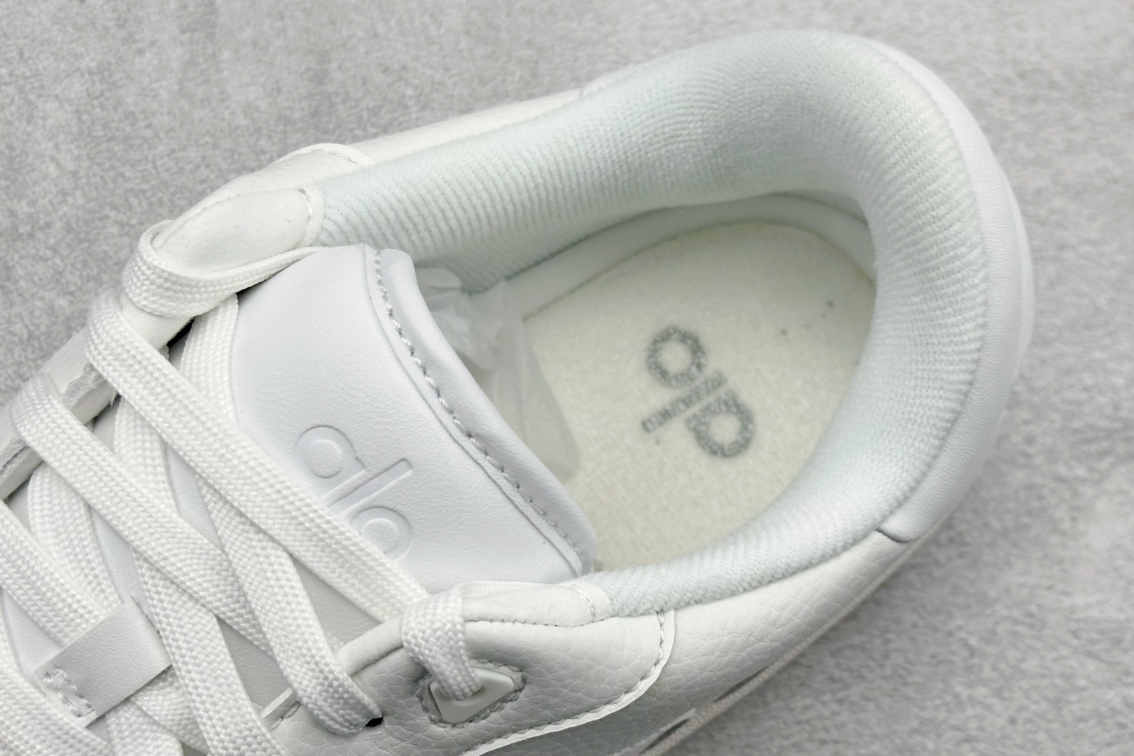 福利特价Alo Yoga Recovery Mode 人气单品 舒适简约防滑耐磨低帮休闲板鞋#Alo Y