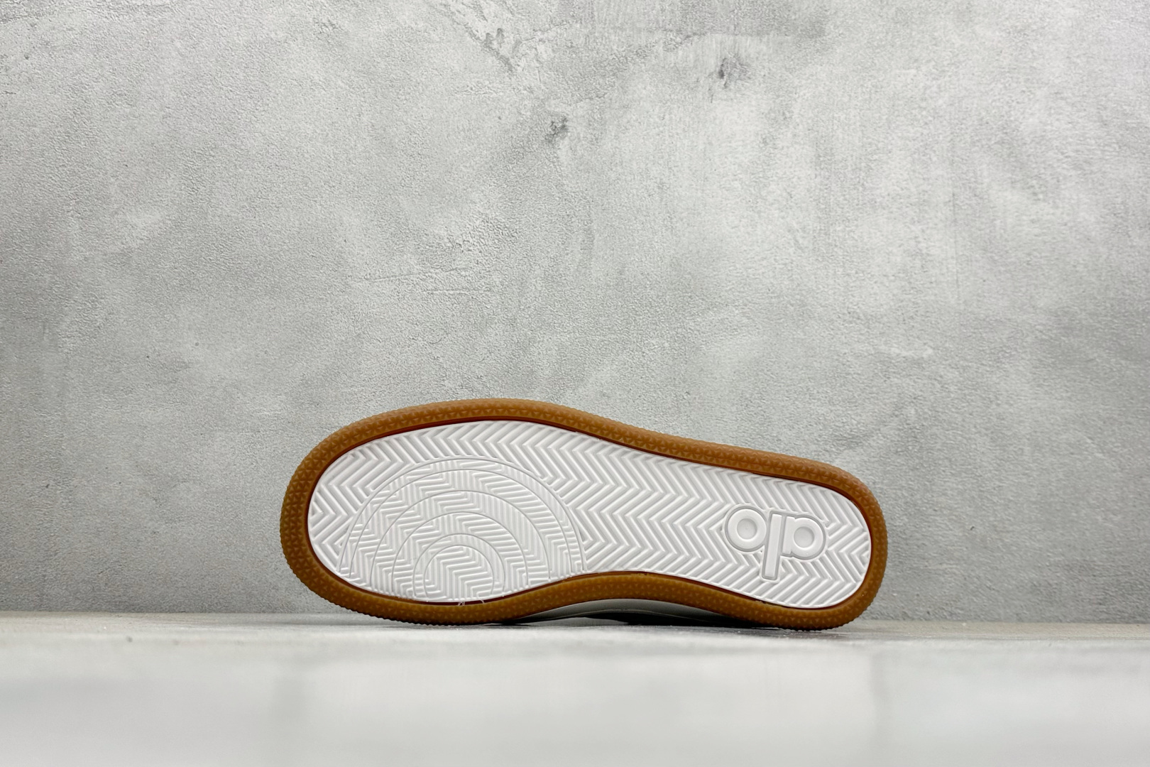 福利特价Alo Yoga Recovery Mode 人气单品 舒适简约防滑耐磨低帮休闲板鞋#Alo Y