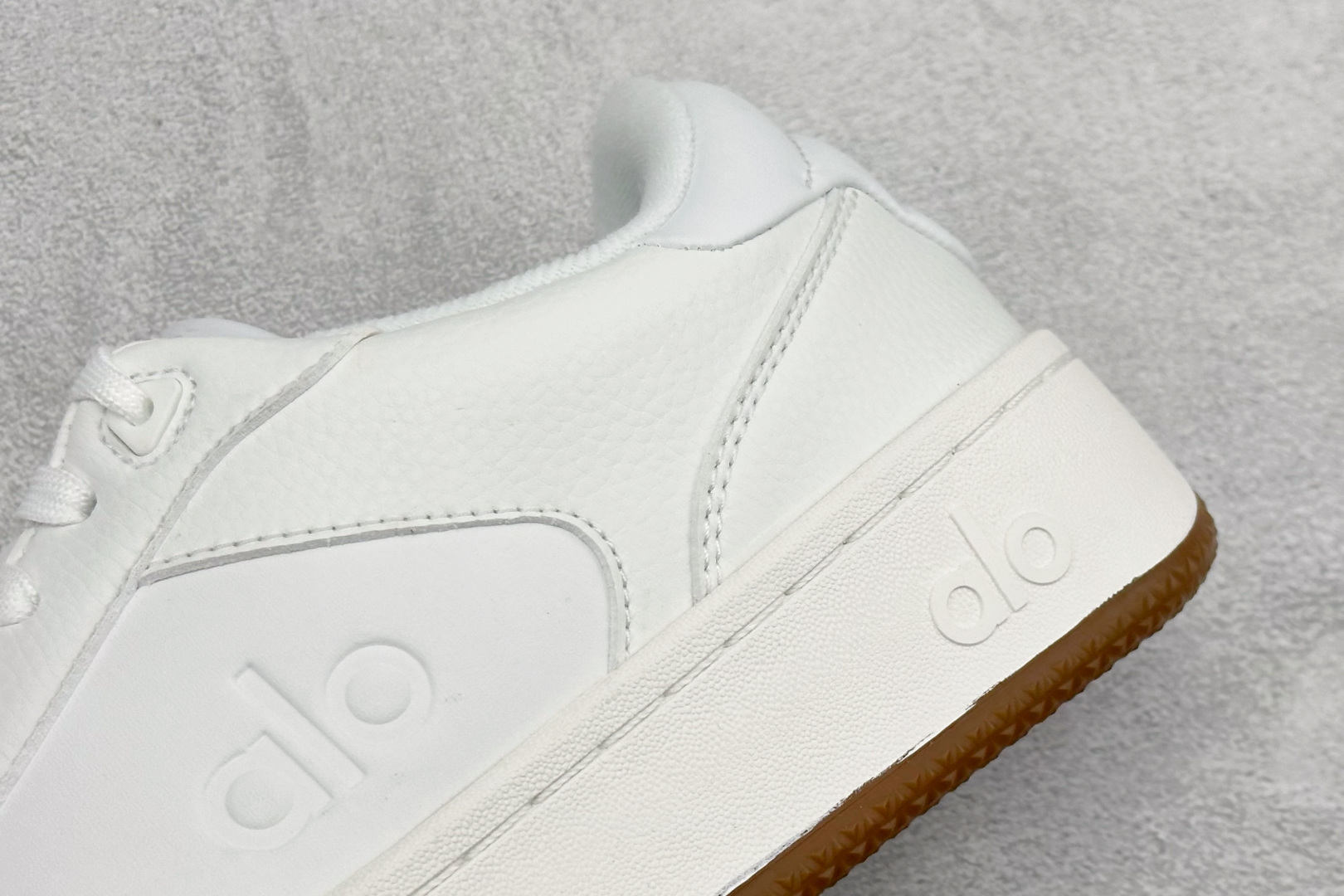 福利特价Alo Yoga Recovery Mode 人气单品 舒适简约防滑耐磨低帮休闲板鞋#Alo Y