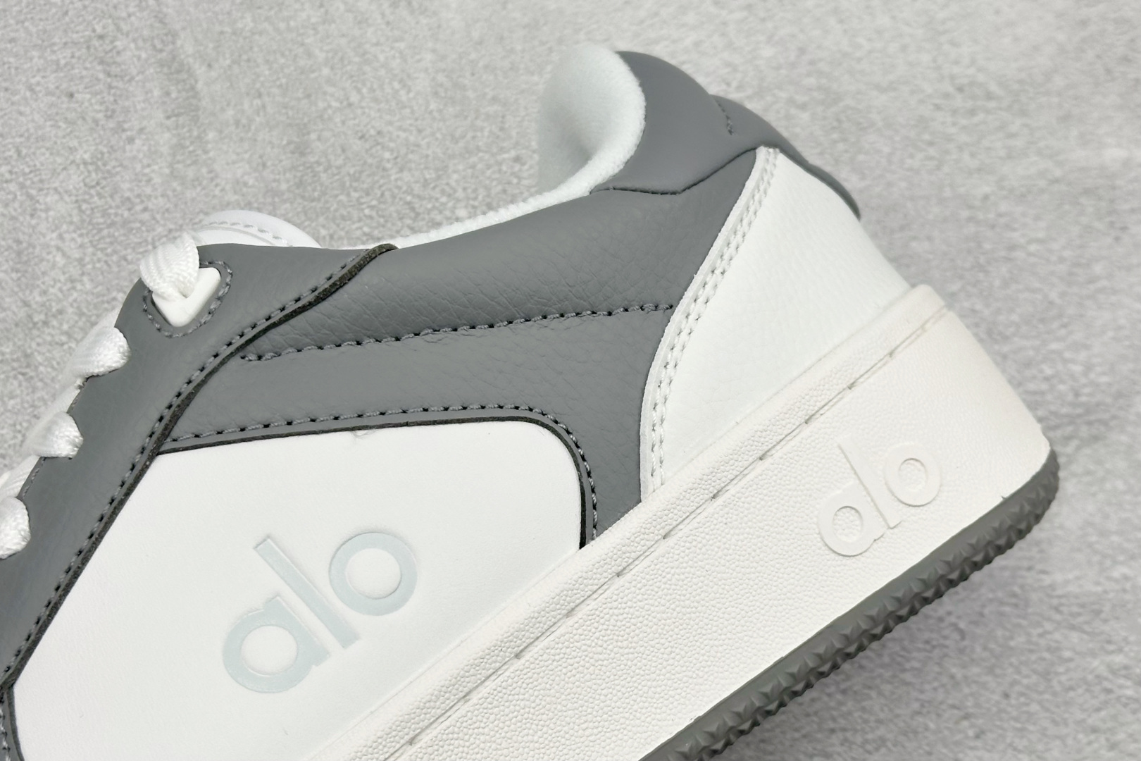 福利特价Alo Yoga Recovery Mode 人气单品 舒适简约防滑耐磨低帮休闲板鞋#Alo Y