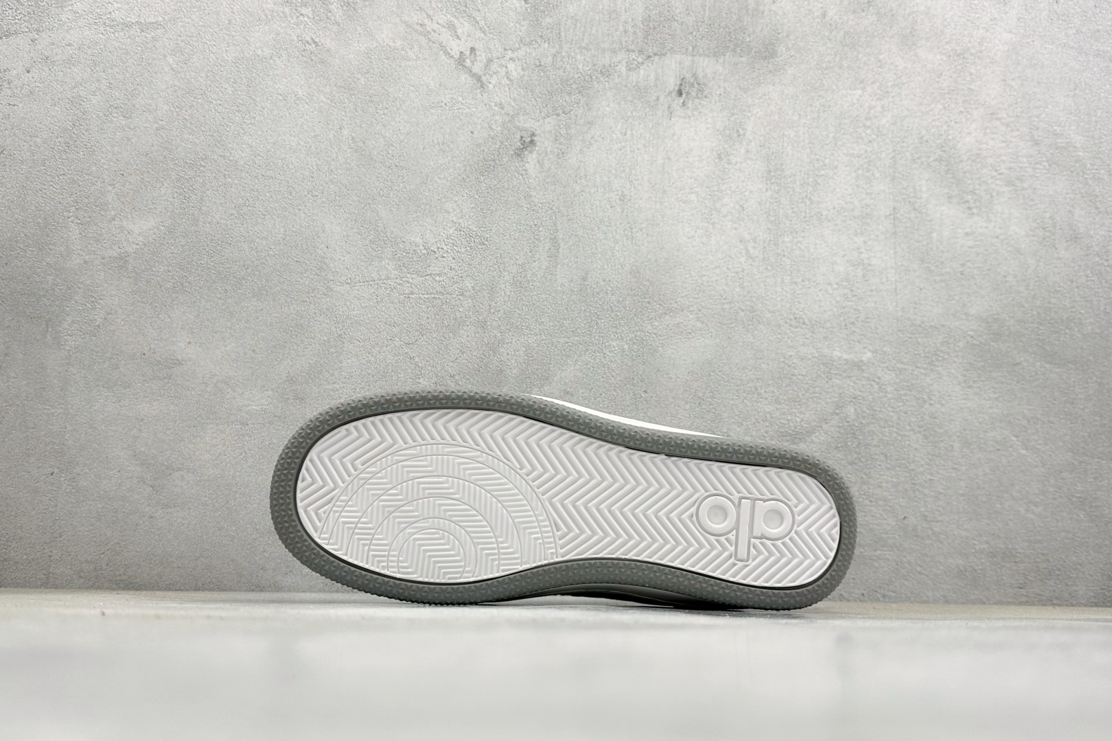 福利特价Alo Yoga Recovery Mode 人气单品 舒适简约防滑耐磨低帮休闲板鞋#Alo Y