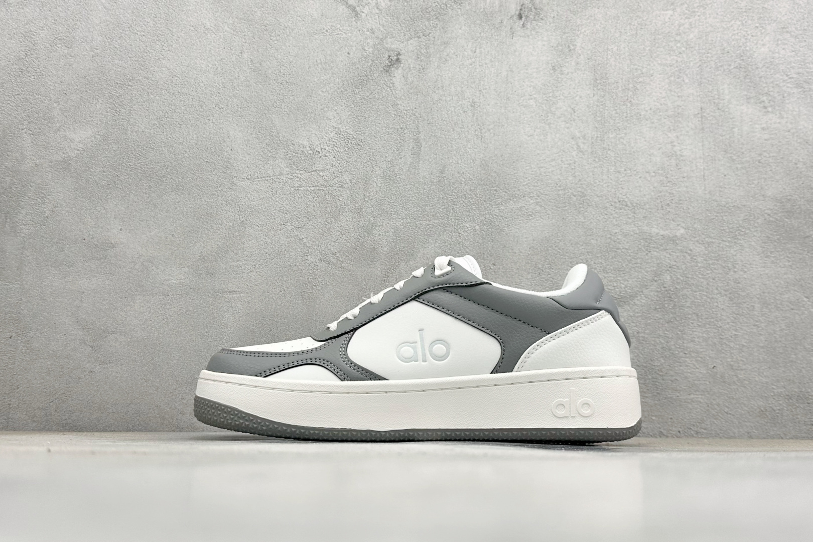 福利特价Alo Yoga Recovery Mode 人气单品 舒适简约防滑耐磨低帮休闲板鞋#Alo Y