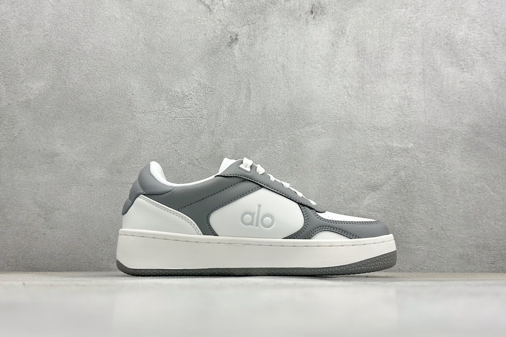 福利特价Alo Yoga Recovery Mode 人气单品 舒适简约防滑耐磨低帮休闲板鞋#Alo Y