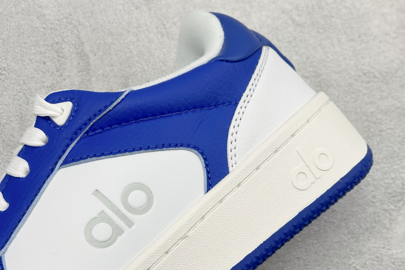 福利特价Alo Yoga Recovery Mode 人气单品 舒适简约防滑耐磨低帮休闲板鞋#Alo Y