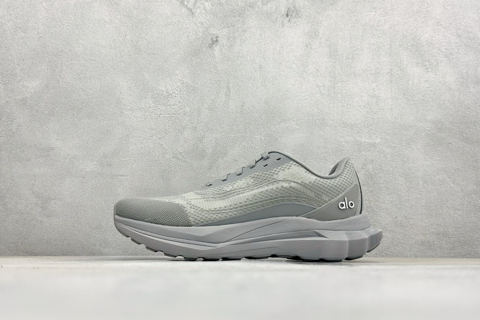 福利特价Alo Yoga Alo Runner 舒适百搭 网布减震透气支撑耐磨低帮 休闲城市通勤训练跑步