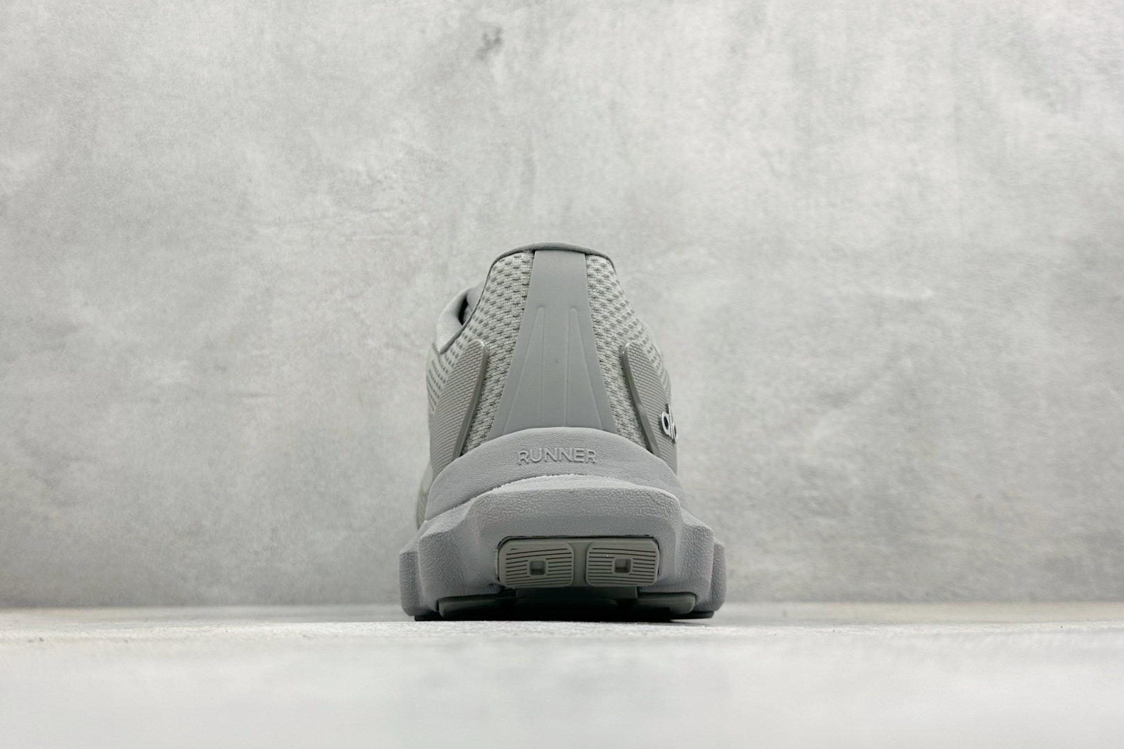 福利特价Alo Yoga Alo Runner 舒适百搭 网布减震透气支撑耐磨低帮 休闲城市通勤训练跑步