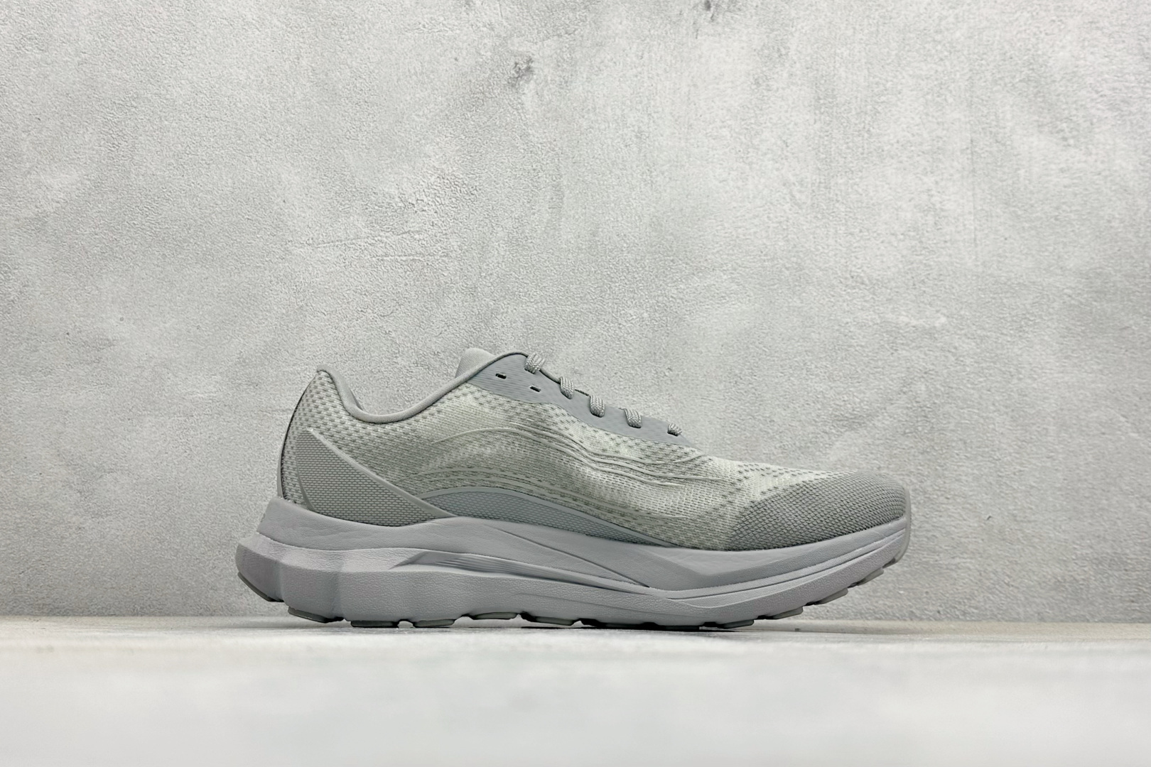 福利特价Alo Yoga Alo Runner 舒适百搭 网布减震透气支撑耐磨低帮 休闲城市通勤训练跑步