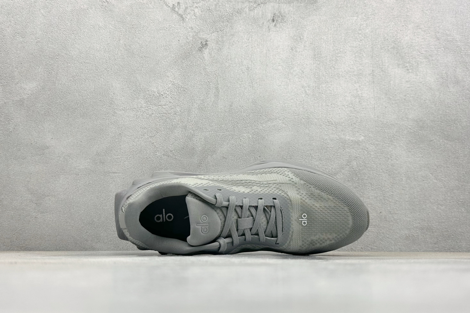 福利特价Alo Yoga Alo Runner 舒适百搭 网布减震透气支撑耐磨低帮 休闲城市通勤训练跑步