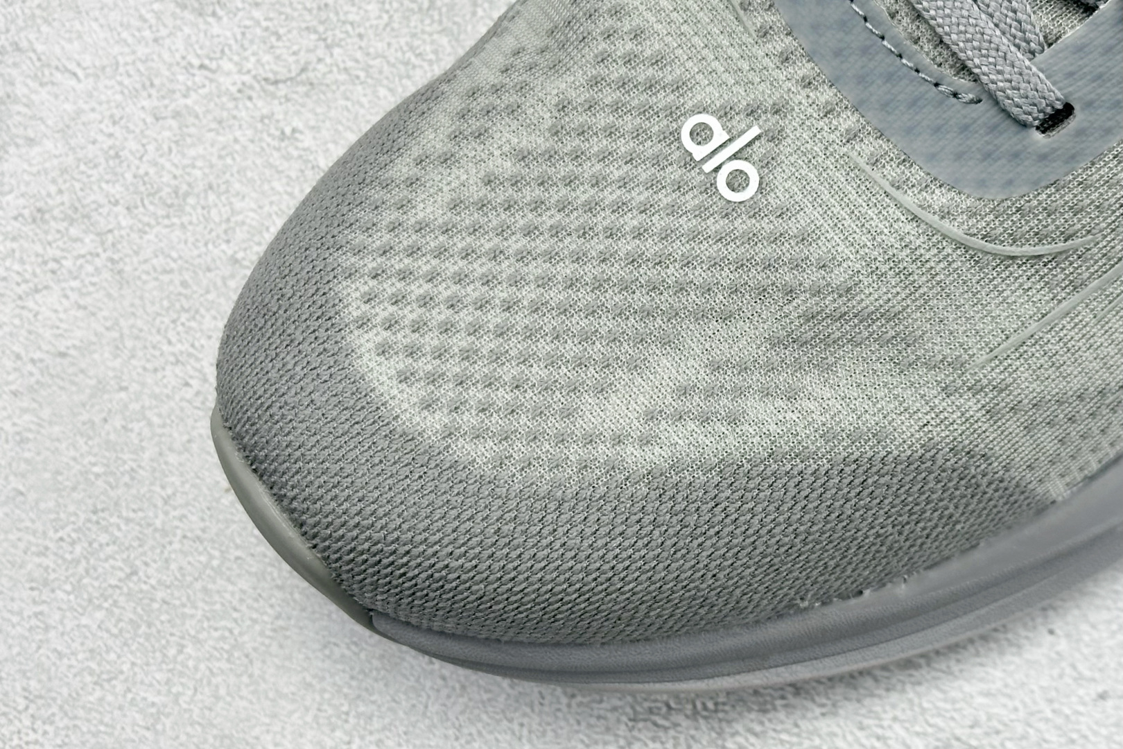 福利特价Alo Yoga Alo Runner 舒适百搭 网布减震透气支撑耐磨低帮 休闲城市通勤训练跑步