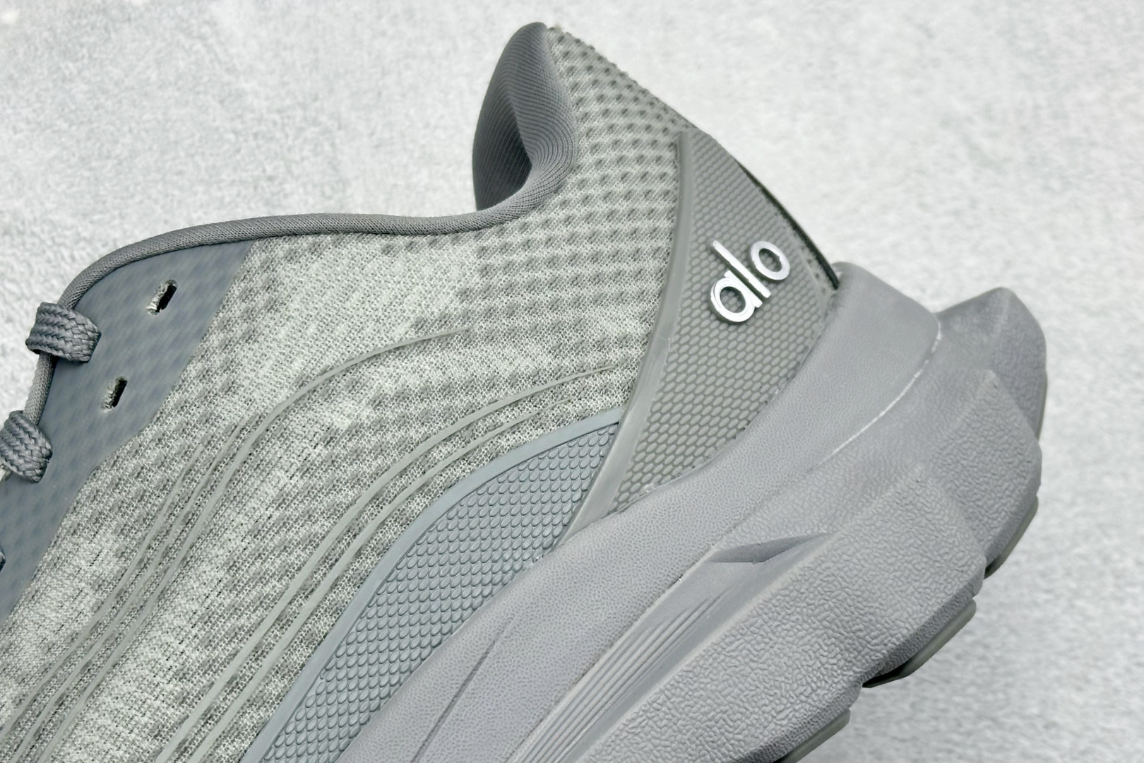 福利特价Alo Yoga Alo Runner 舒适百搭 网布减震透气支撑耐磨低帮 休闲城市通勤训练跑步