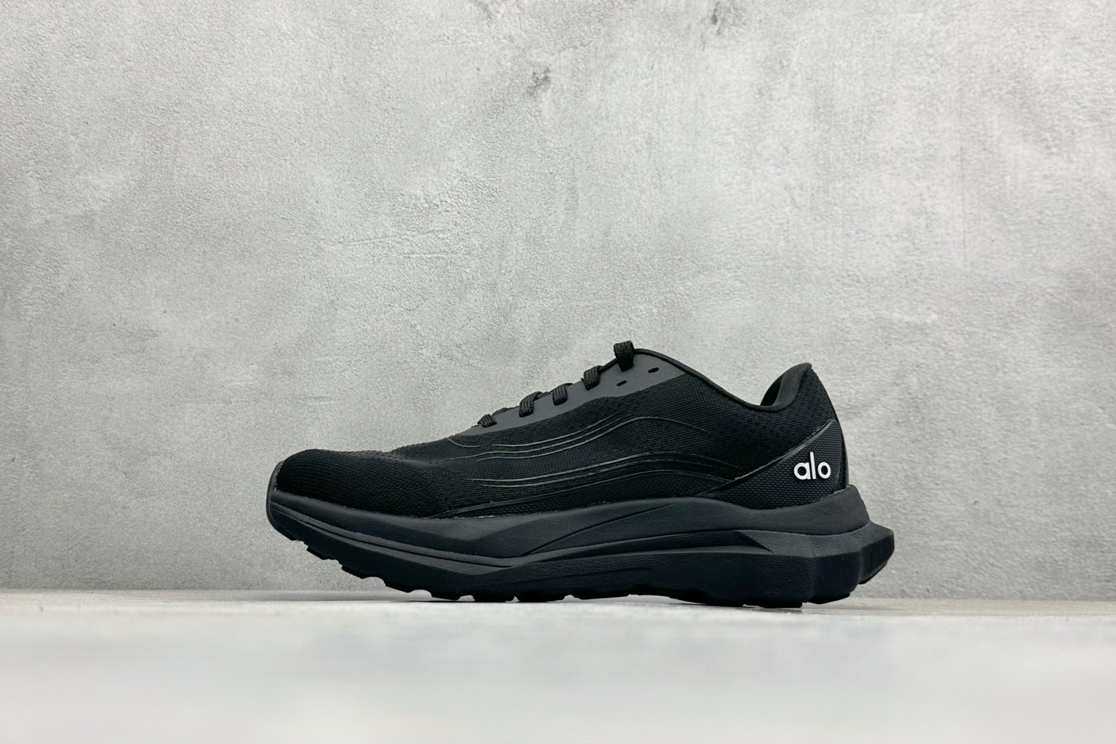 福利特价Alo Yoga Alo Runner 舒适百搭 网布减震透气支撑耐磨低帮 休闲城市通勤训练跑步