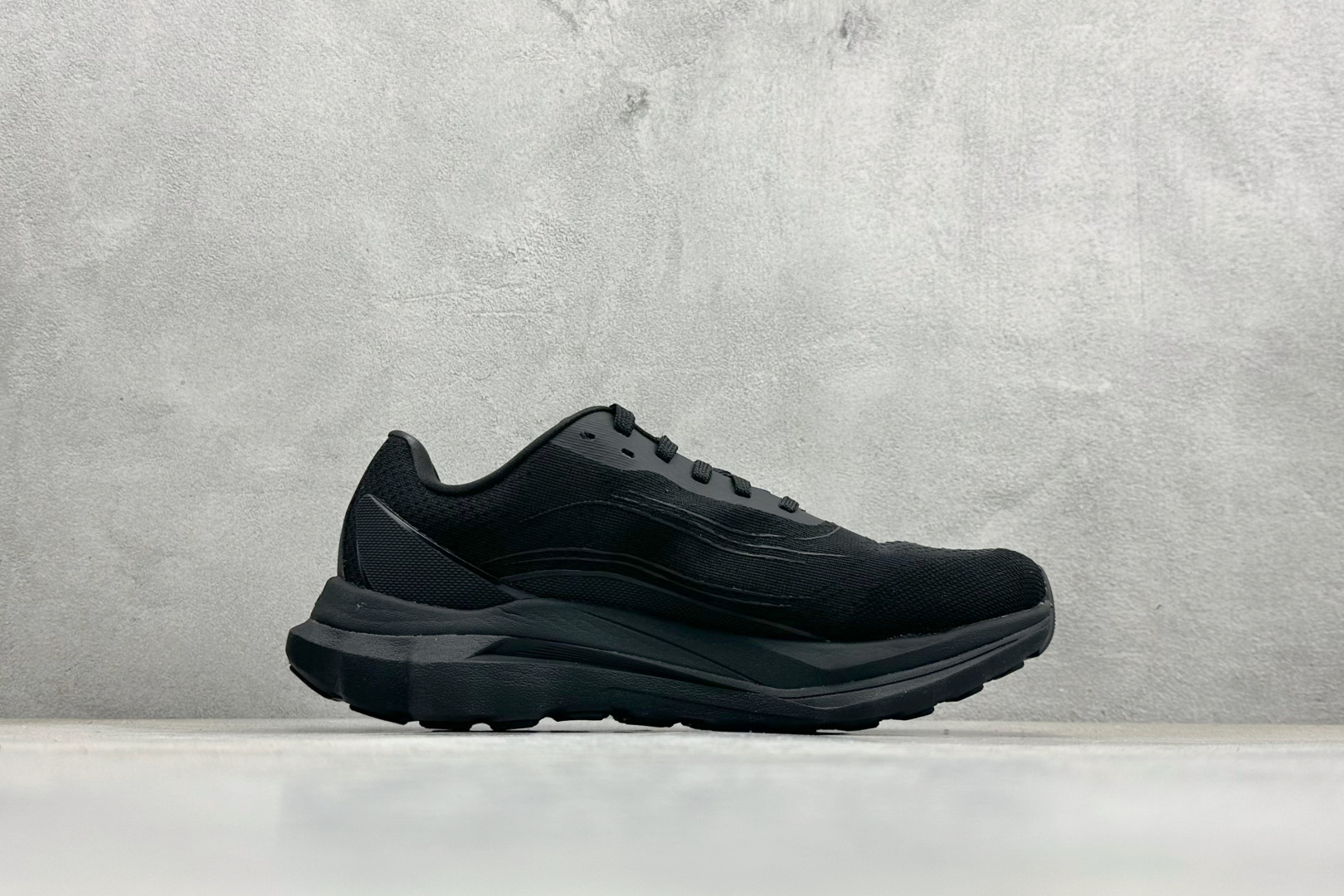 福利特价Alo Yoga Alo Runner 舒适百搭 网布减震透气支撑耐磨低帮 休闲城市通勤训练跑步