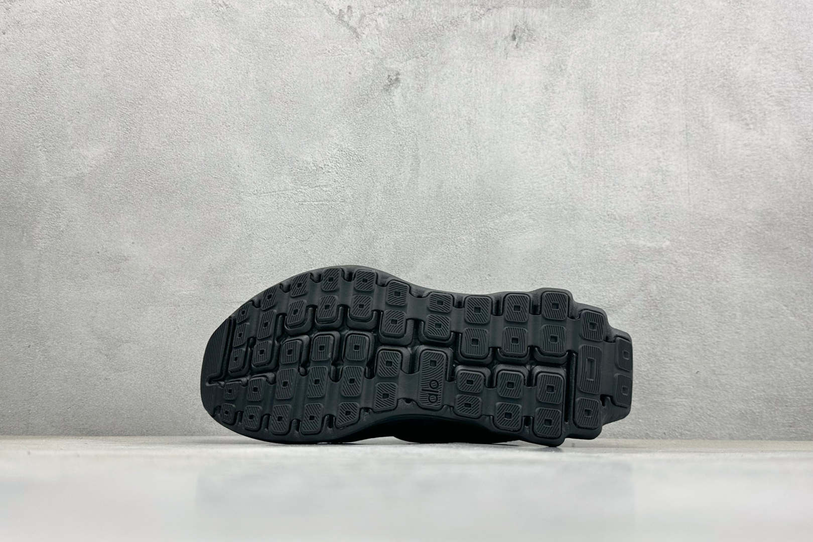 福利特价Alo Yoga Alo Runner 舒适百搭 网布减震透气支撑耐磨低帮 休闲城市通勤训练跑步