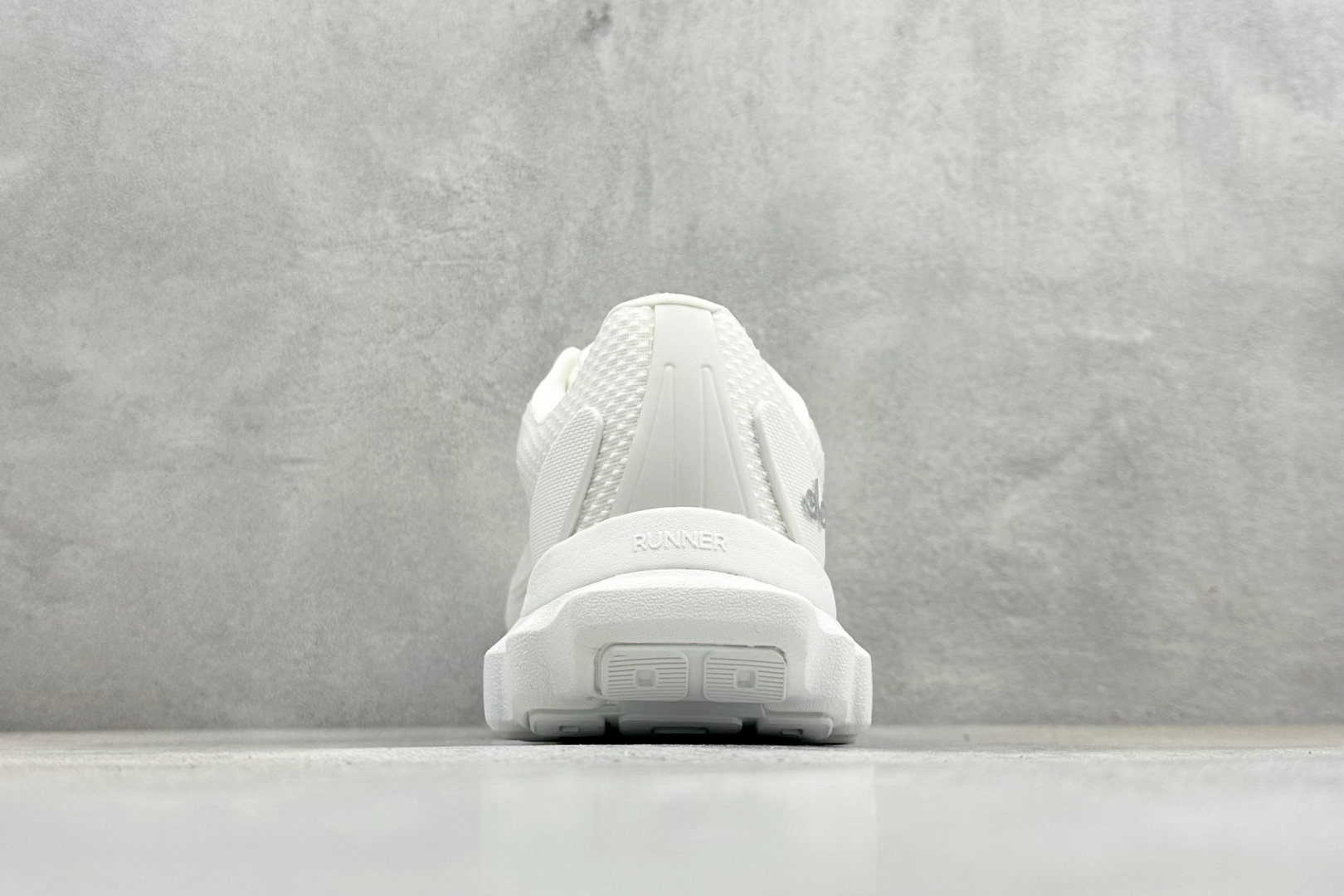 福利特价Alo Yoga Alo Runner 舒适百搭 网布减震透气支撑耐磨低帮 休闲城市通勤训练跑步