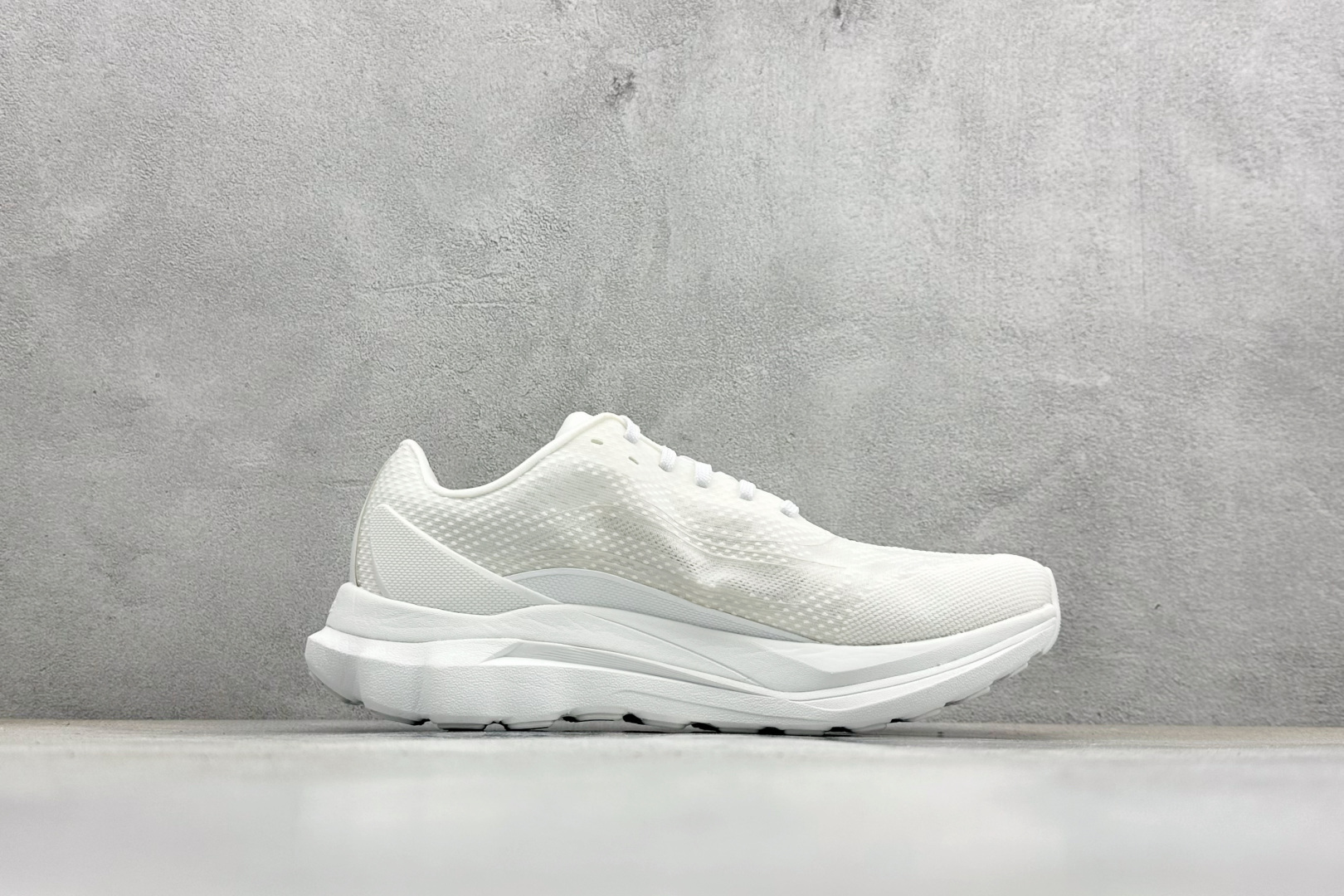 福利特价Alo Yoga Alo Runner 舒适百搭 网布减震透气支撑耐磨低帮 休闲城市通勤训练跑步