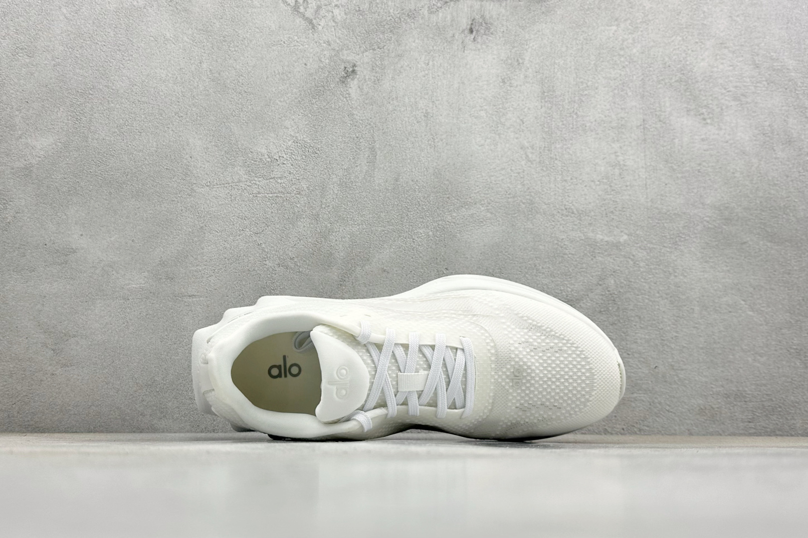 福利特价Alo Yoga Alo Runner 舒适百搭 网布减震透气支撑耐磨低帮 休闲城市通勤训练跑步