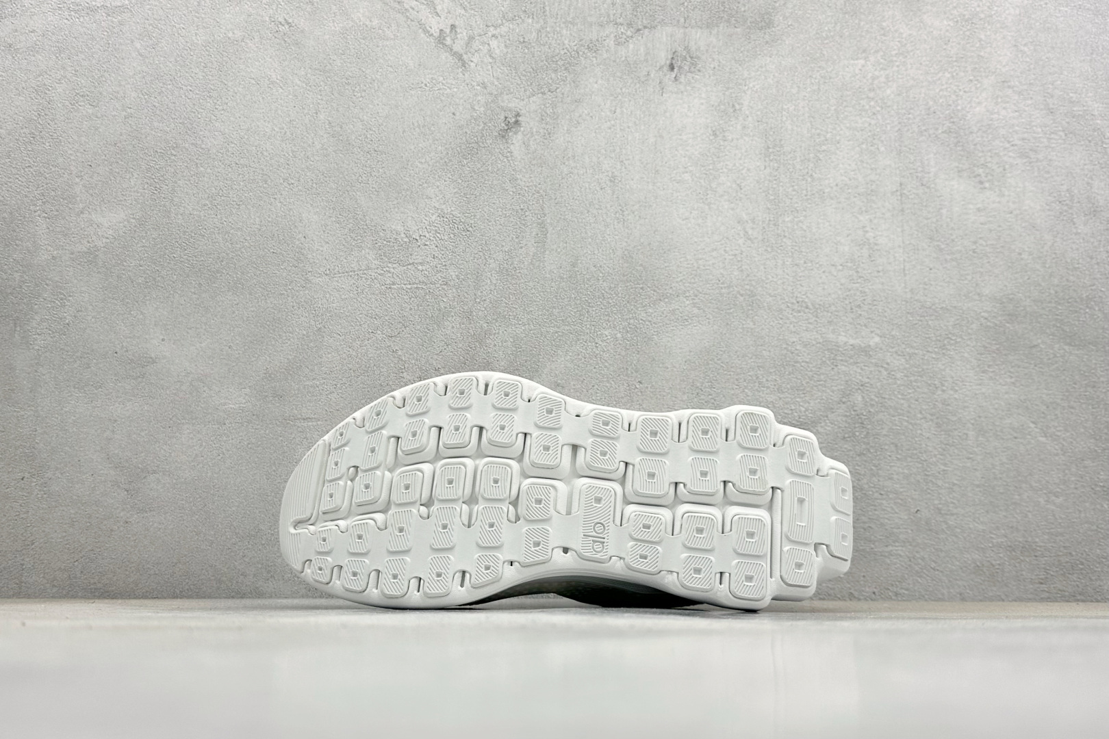 福利特价Alo Yoga Alo Runner 舒适百搭 网布减震透气支撑耐磨低帮 休闲城市通勤训练跑步