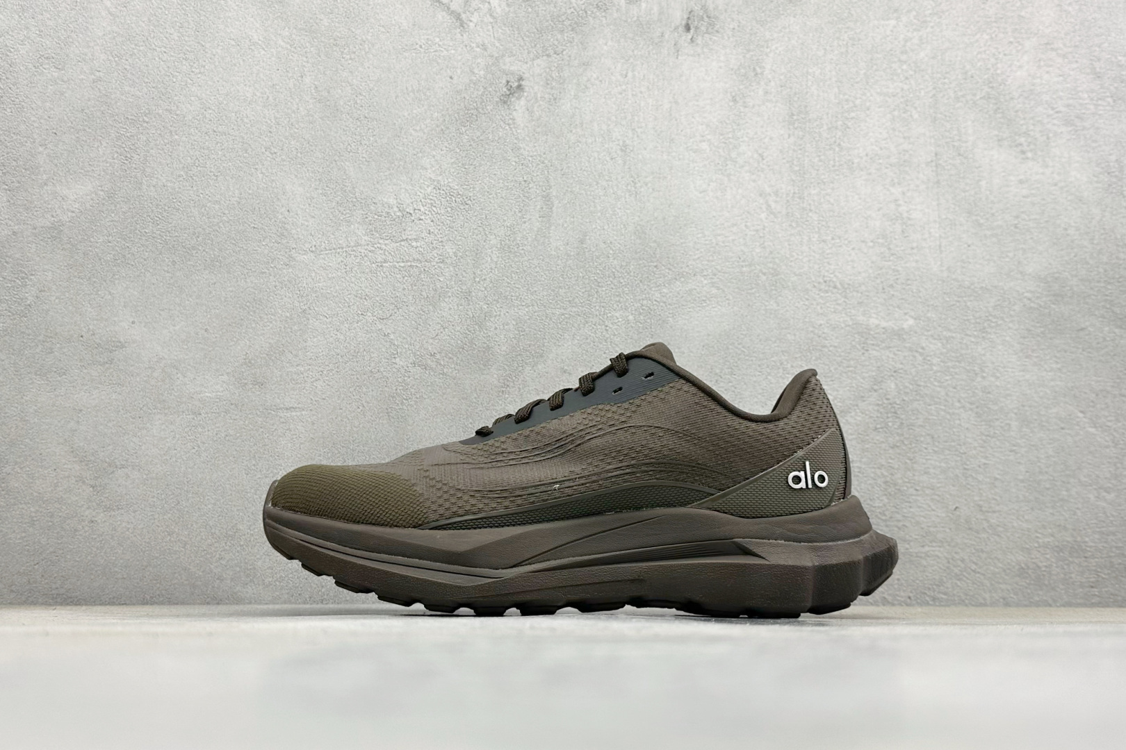 福利特价Alo Yoga Alo Runner 舒适百搭 网布减震透气支撑耐磨低帮 休闲城市通勤训练跑步