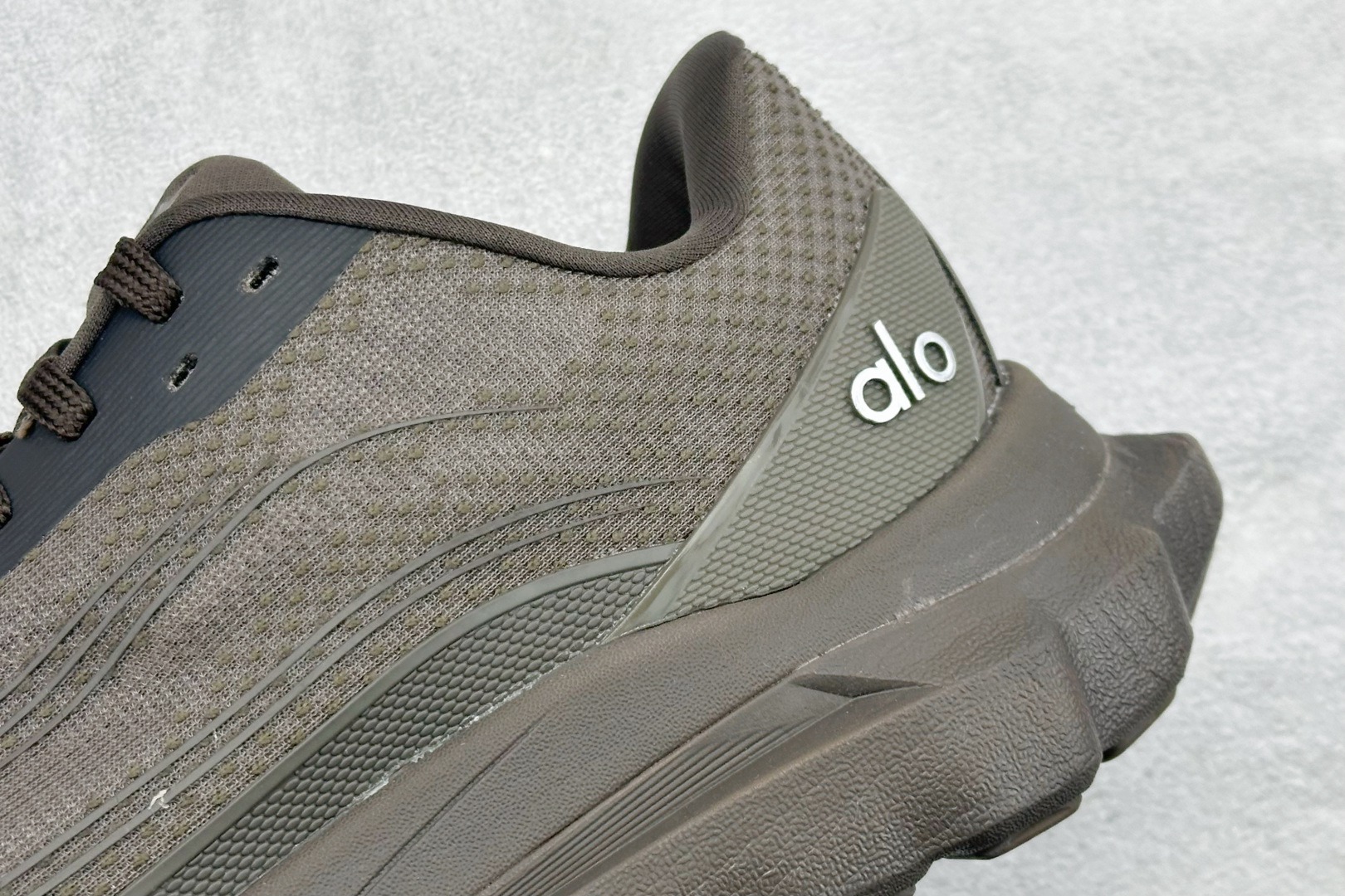 福利特价Alo Yoga Alo Runner 舒适百搭 网布减震透气支撑耐磨低帮 休闲城市通勤训练跑步