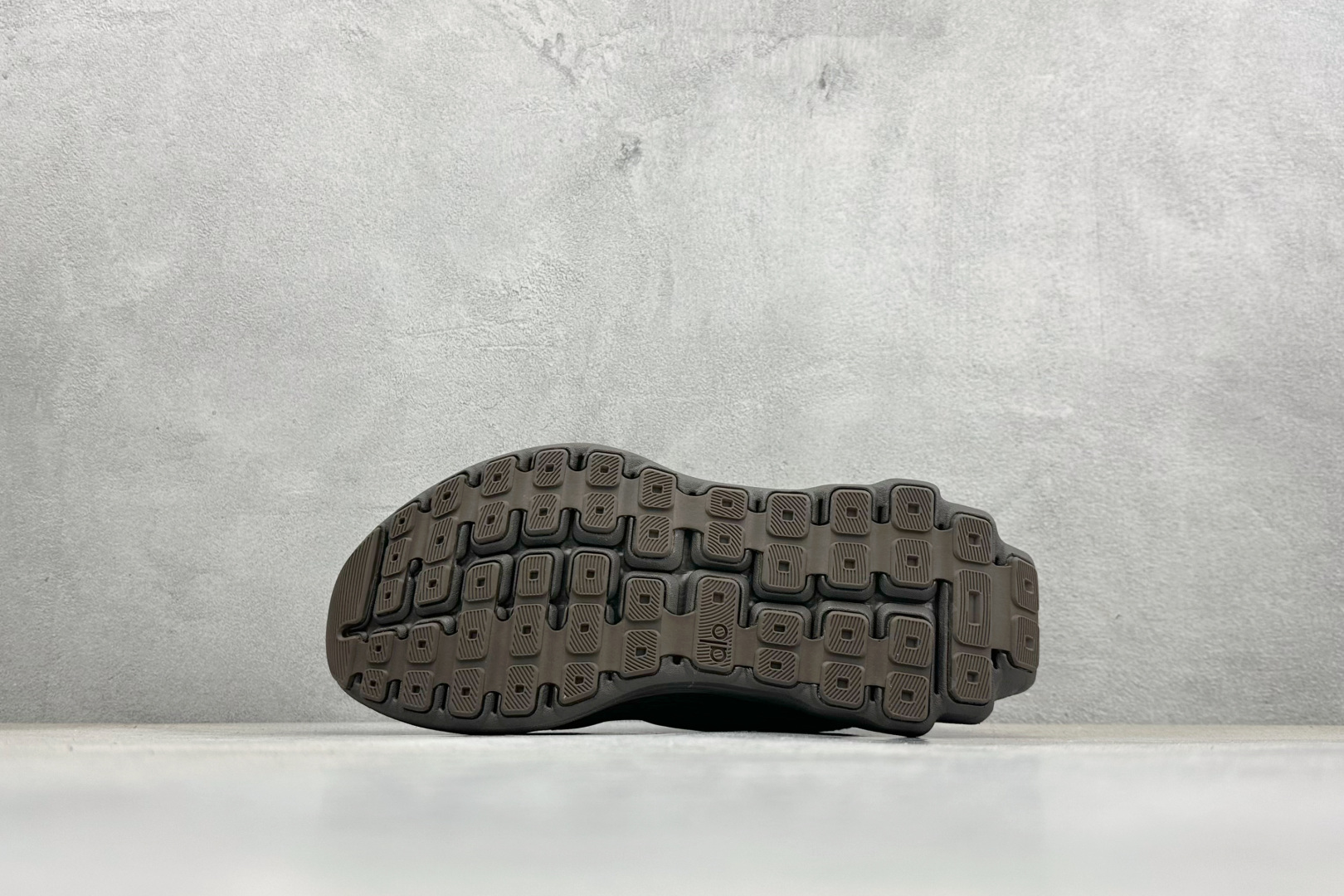 福利特价Alo Yoga Alo Runner 舒适百搭 网布减震透气支撑耐磨低帮 休闲城市通勤训练跑步