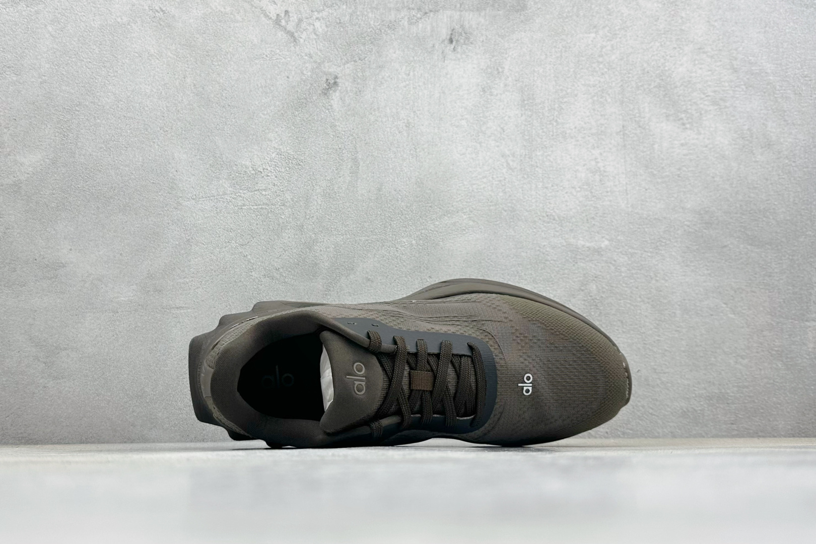 福利特价Alo Yoga Alo Runner 舒适百搭 网布减震透气支撑耐磨低帮 休闲城市通勤训练跑步