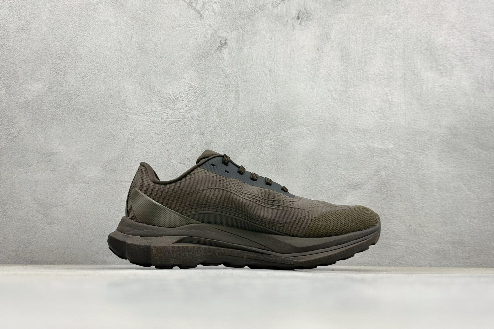 福利特价Alo Yoga Alo Runner 舒适百搭 网布减震透气支撑耐磨低帮 休闲城市通勤训练跑步