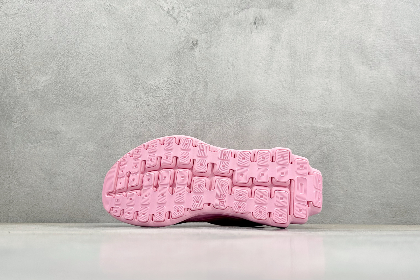 福利特价Alo Yoga Alo Runner 舒适百搭 网布减震透气支撑耐磨低帮 休闲城市通勤训练跑步