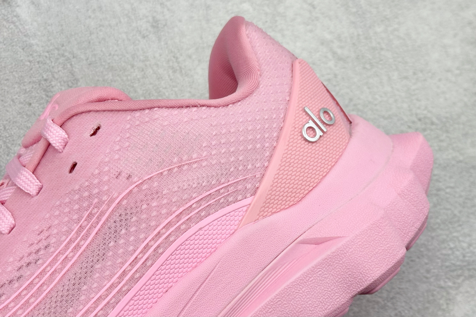 福利特价Alo Yoga Alo Runner 舒适百搭 网布减震透气支撑耐磨低帮 休闲城市通勤训练跑步