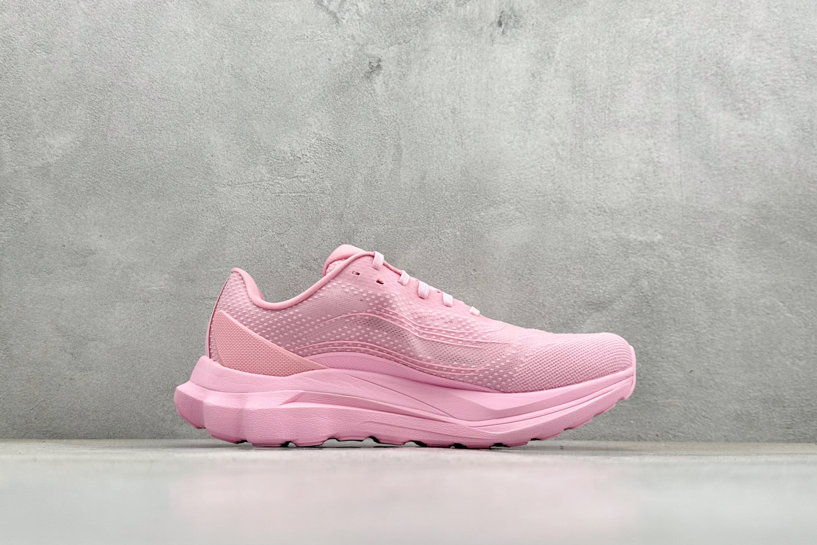 福利特价Alo Yoga Alo Runner 舒适百搭 网布减震透气支撑耐磨低帮 休闲城市通勤训练跑步