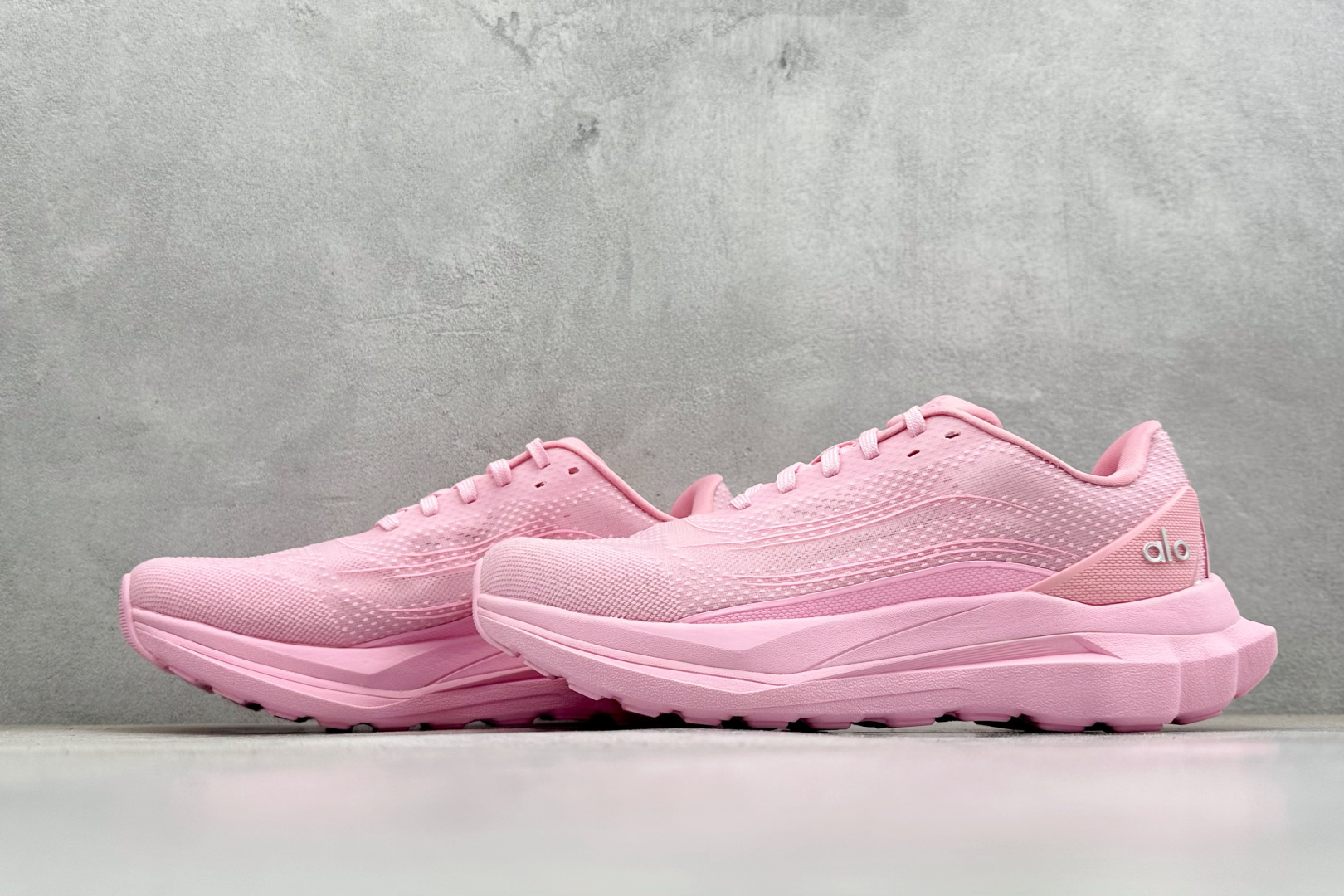 福利特价Alo Yoga Alo Runner 舒适百搭 网布减震透气支撑耐磨低帮 休闲城市通勤训练跑步