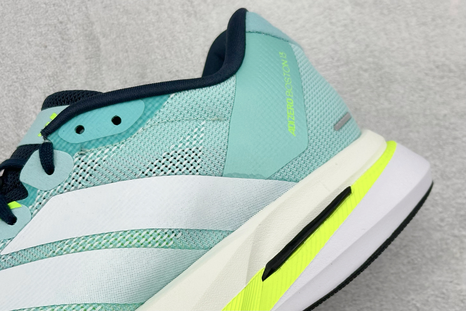 RS版Adidas ADIZERO BOSTON 13 泡棉搭配碳纤维板 缓震透气跑步鞋 专为中长跑而设