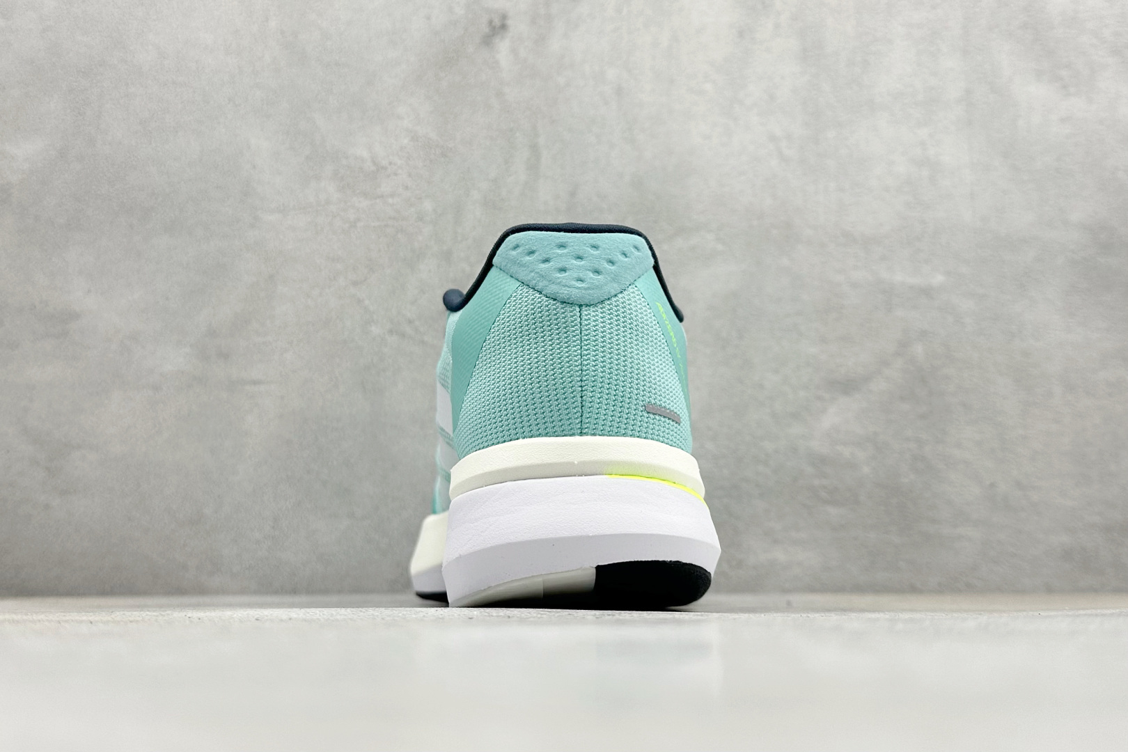 RS版Adidas ADIZERO BOSTON 13 泡棉搭配碳纤维板 缓震透气跑步鞋 专为中长跑而设