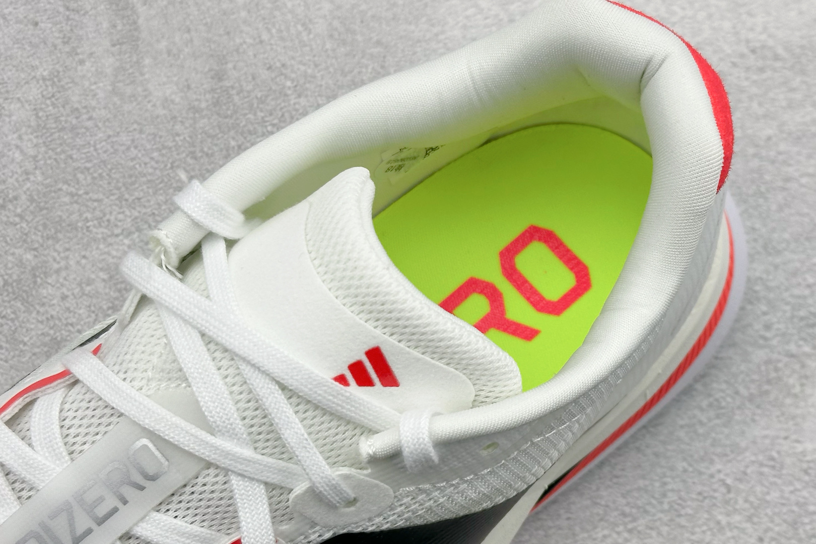 RS版Adidas ADIZERO BOSTON 13 泡棉搭配碳纤维板 缓震透气跑步鞋 专为中长跑而设