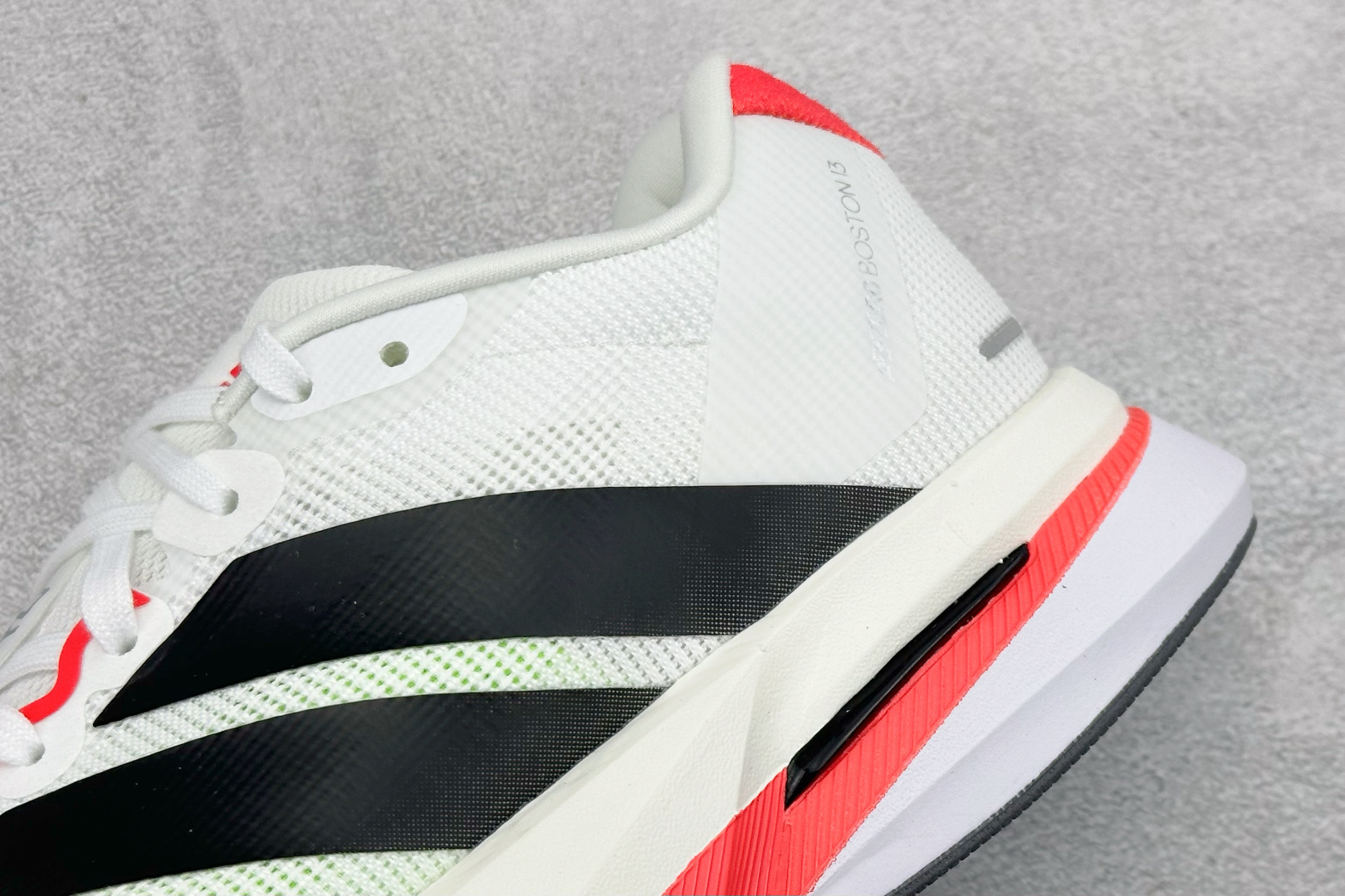 RS版Adidas ADIZERO BOSTON 13 泡棉搭配碳纤维板 缓震透气跑步鞋 专为中长跑而设