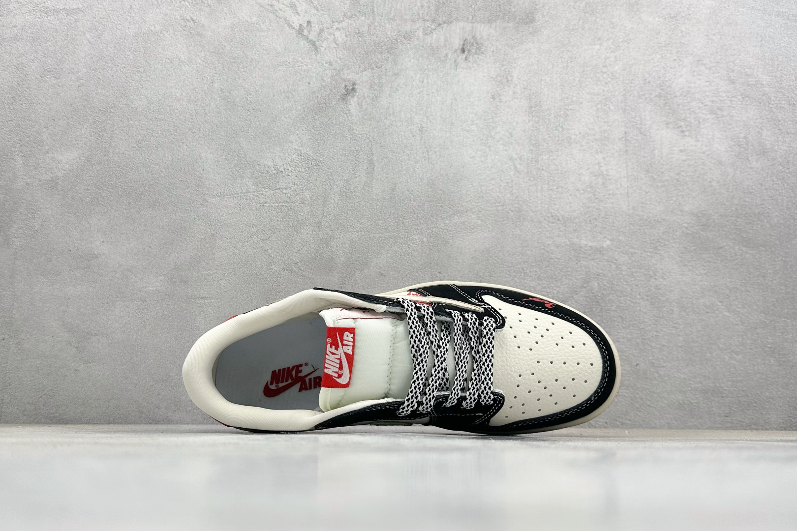XC版Travis Scott x Fragment Design x Air Jordan 1 Low SP AJ1 乔1马年联名 黑红马年 低帮文化休闲板鞋 XS2025-086