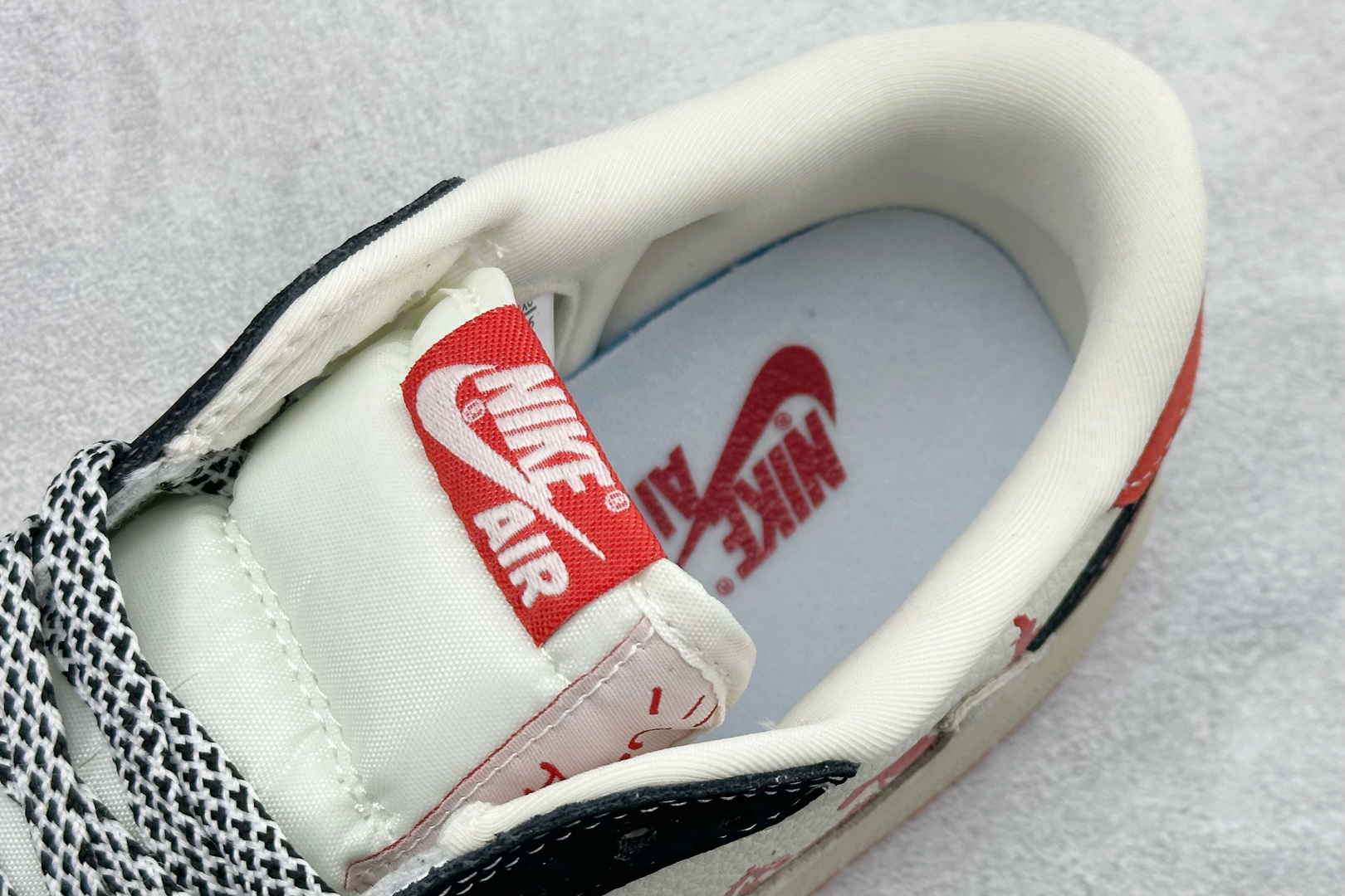 XC版Travis Scott x Fragment Design x Air Jordan 1 Low SP AJ1 乔1马年联名 黑红马年 低帮文化休闲板鞋 XS2025-086