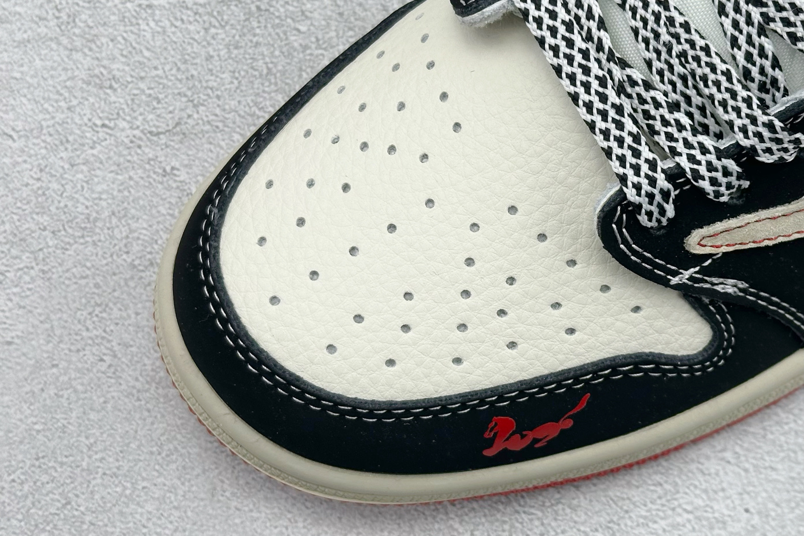 XC版Travis Scott x Fragment Design x Air Jordan 1 Low SP AJ1 乔1马年联名 黑红马年 低帮文化休闲板鞋 XS2025-086