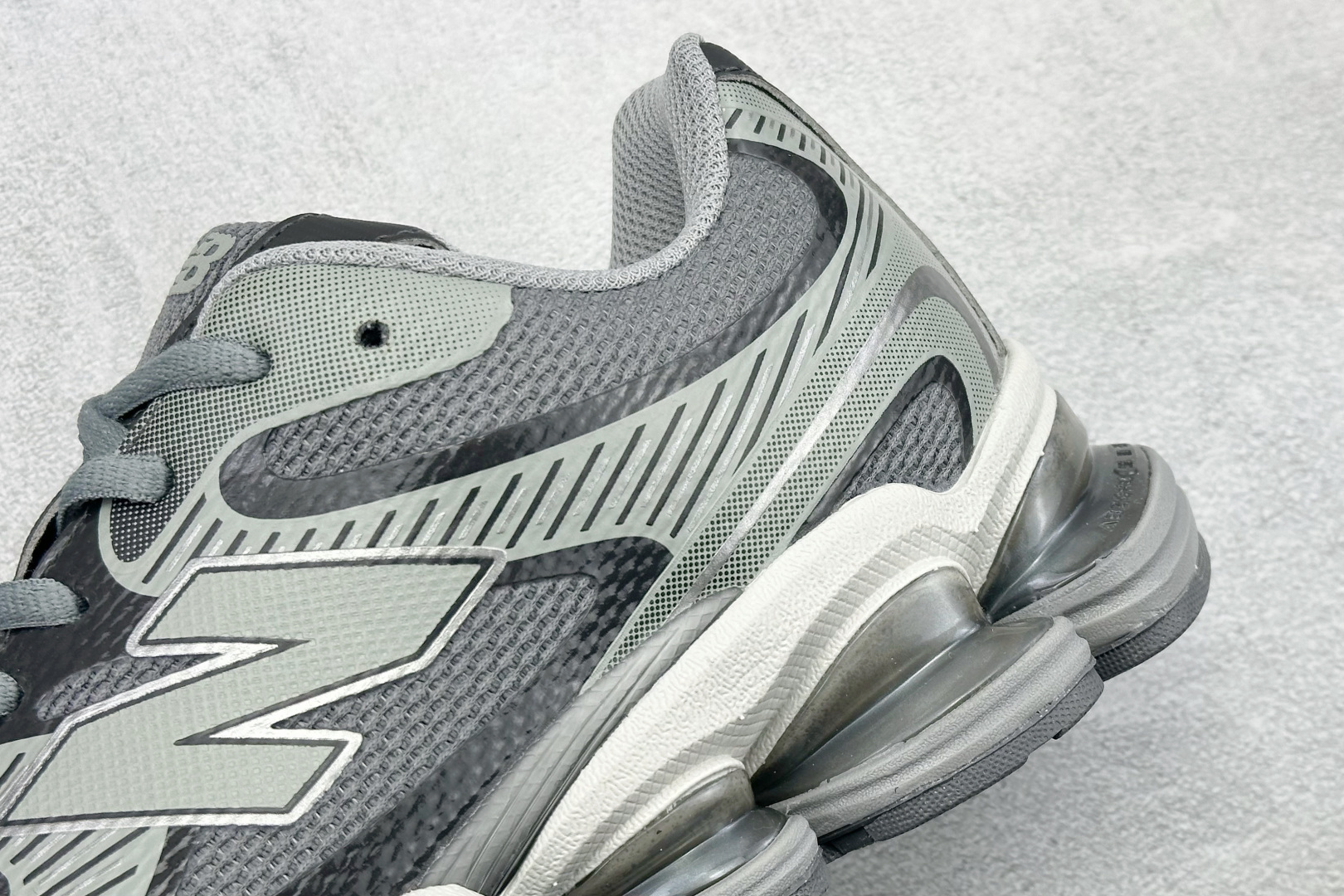 New Balance 2000系列复古老爹风休闲运动慢跑鞋 U20007